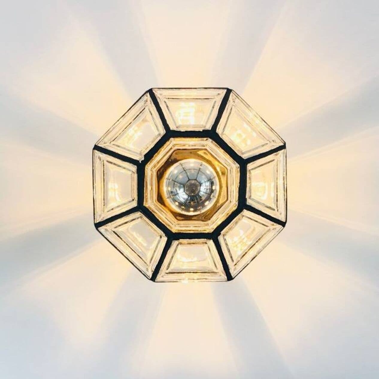 Lampa sufitowa, szkło transparentne, mosiądz złoty, metal czarny, Niemcy, lata 60. - 295337
