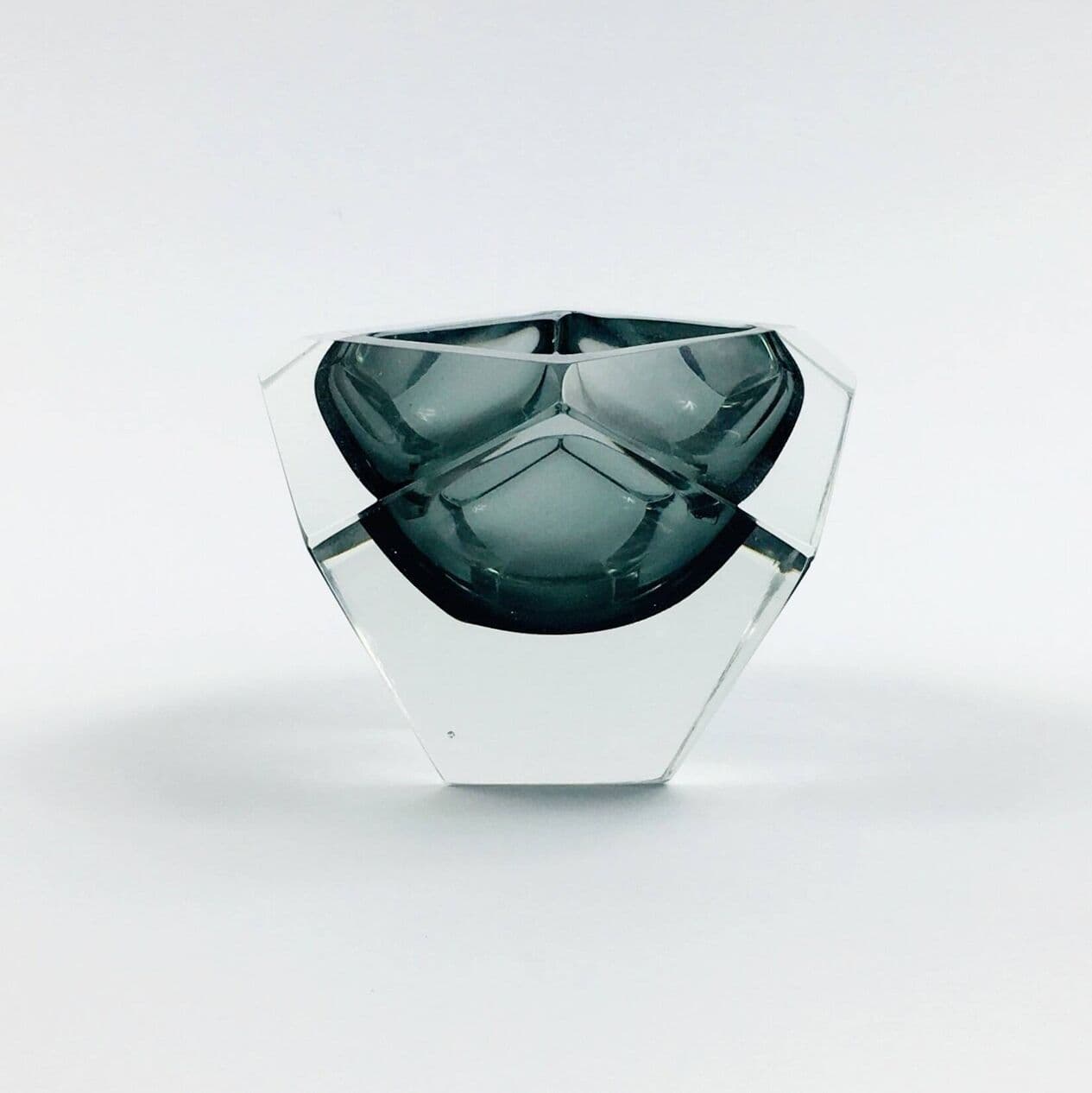 Ashtray Diamond-Shaped, grey and transparent crystal glass, by F. Poli, Italy, 1960s. - 295314
