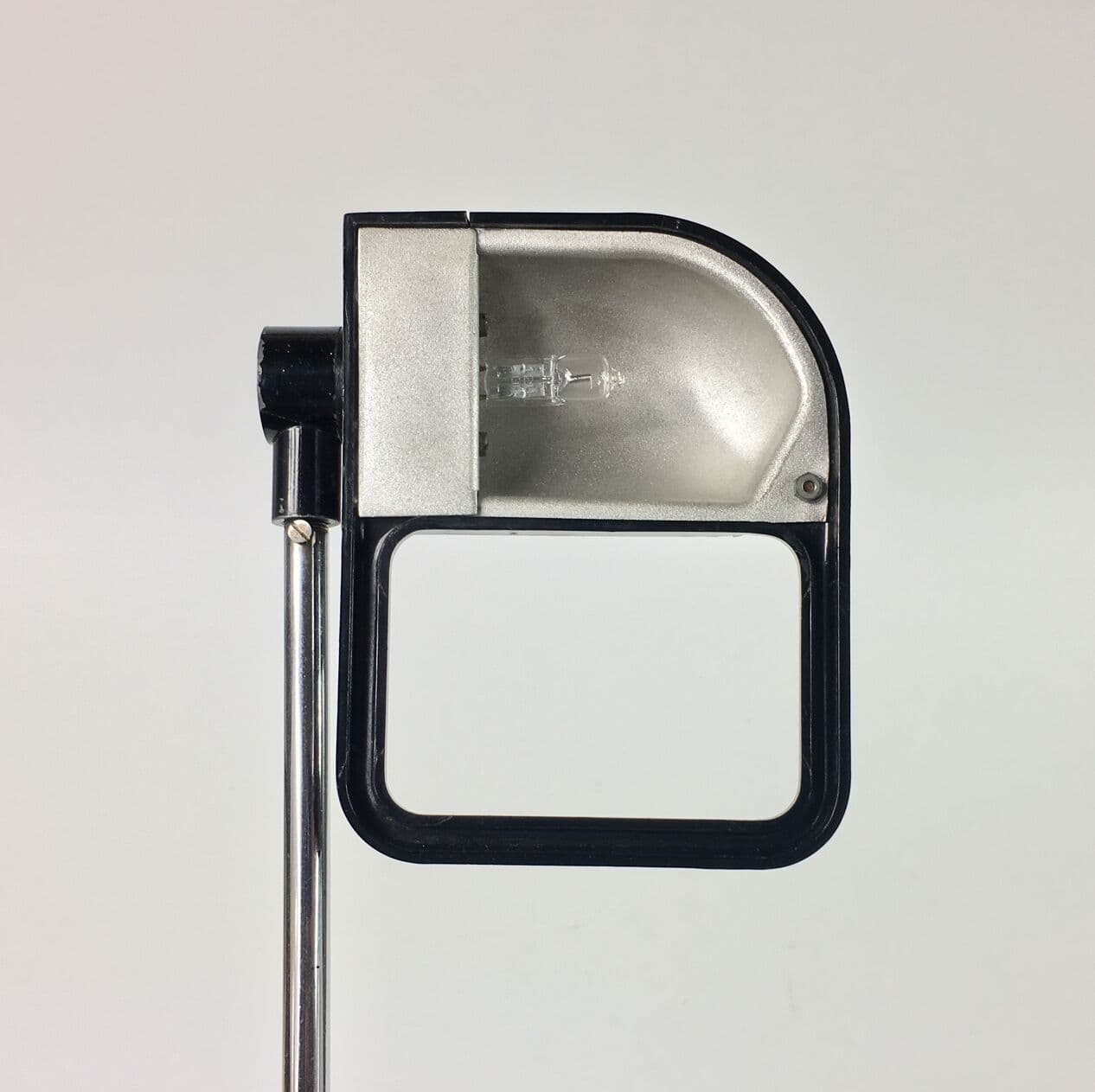 Lampa stołowa Maniglia, metal chromowany srebrny, plastik czarny, proj. J. De Pas, D. D'Urbino, P. Lomazzi, Stilnovo, Włochy, lata 70. - 295054