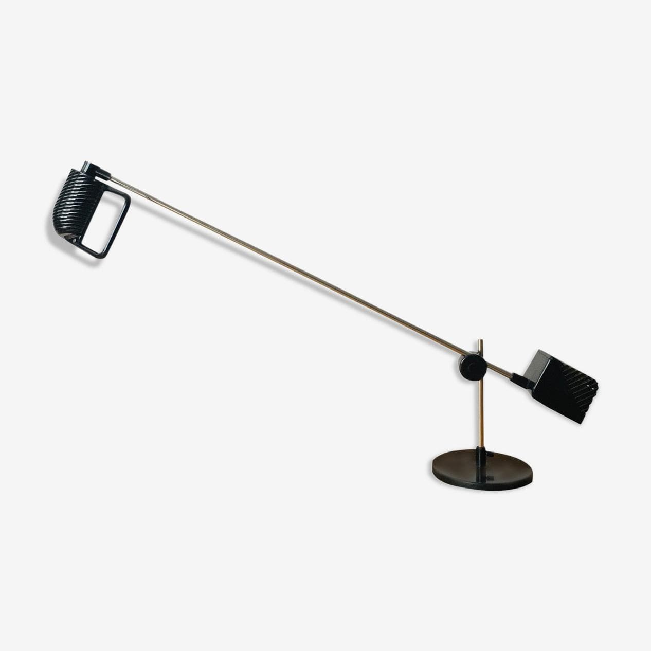 Lampa stołowa Maniglia, metal chromowany srebrny, plastik czarny, proj. J. De Pas, D. D'Urbino, P. Lomazzi, Stilnovo, Włochy, lata 70. - 295048