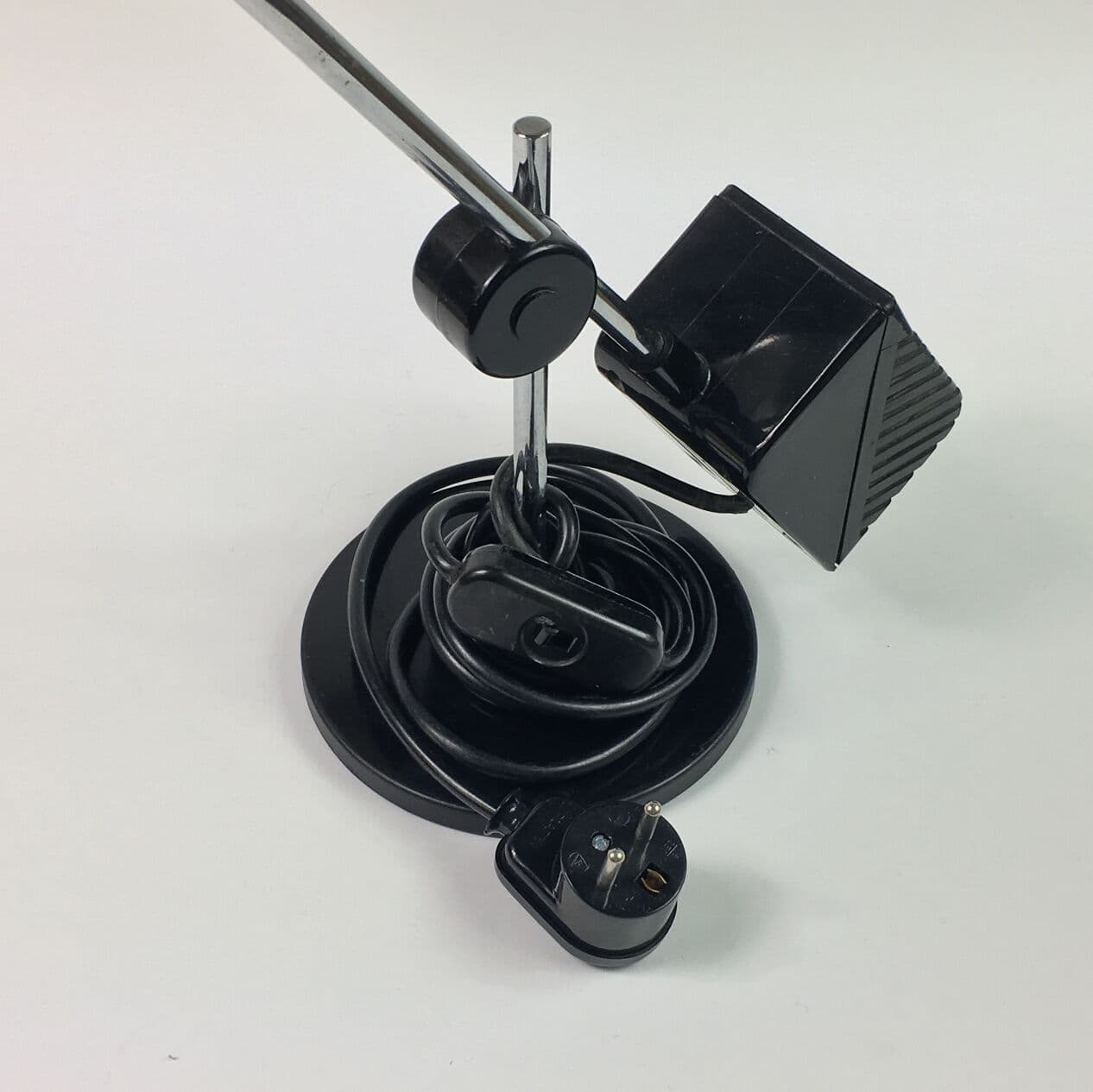 Lampa stołowa Maniglia, metal chromowany srebrny, plastik czarny, proj. J. De Pas, D. D'Urbino, P. Lomazzi, Stilnovo, Włochy, lata 70. - 295056