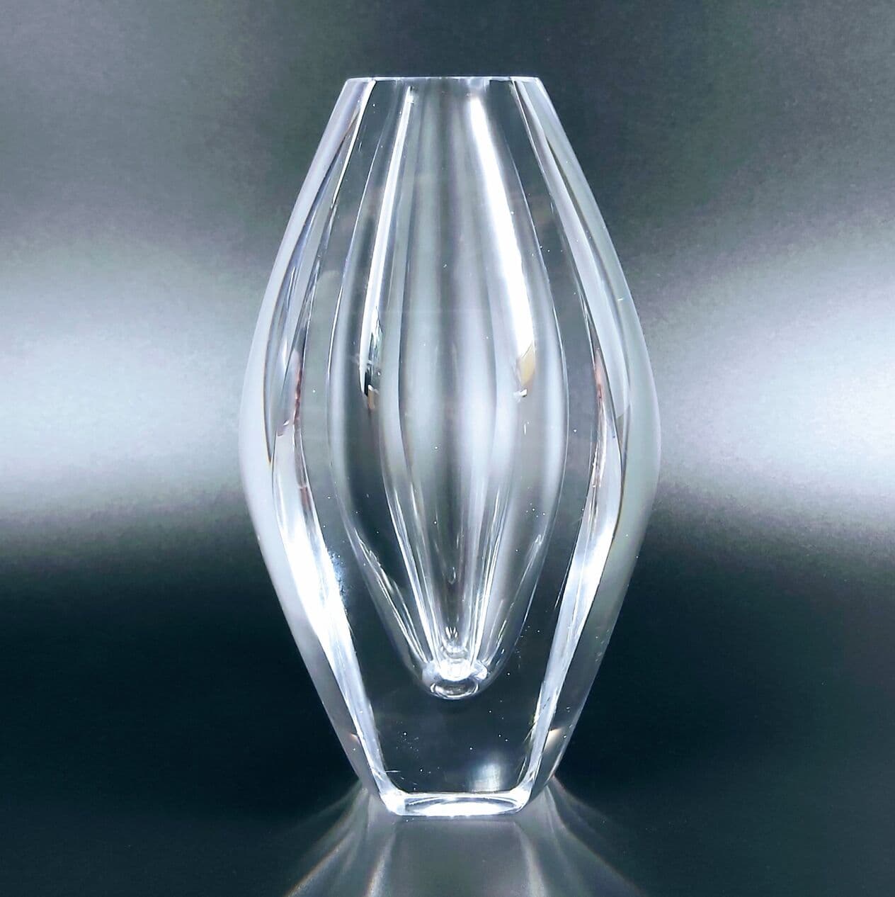 Vase Ventana, transparent glass, by M. Morales-Schildt, Kosta, Sweden, 1950s. - 297095