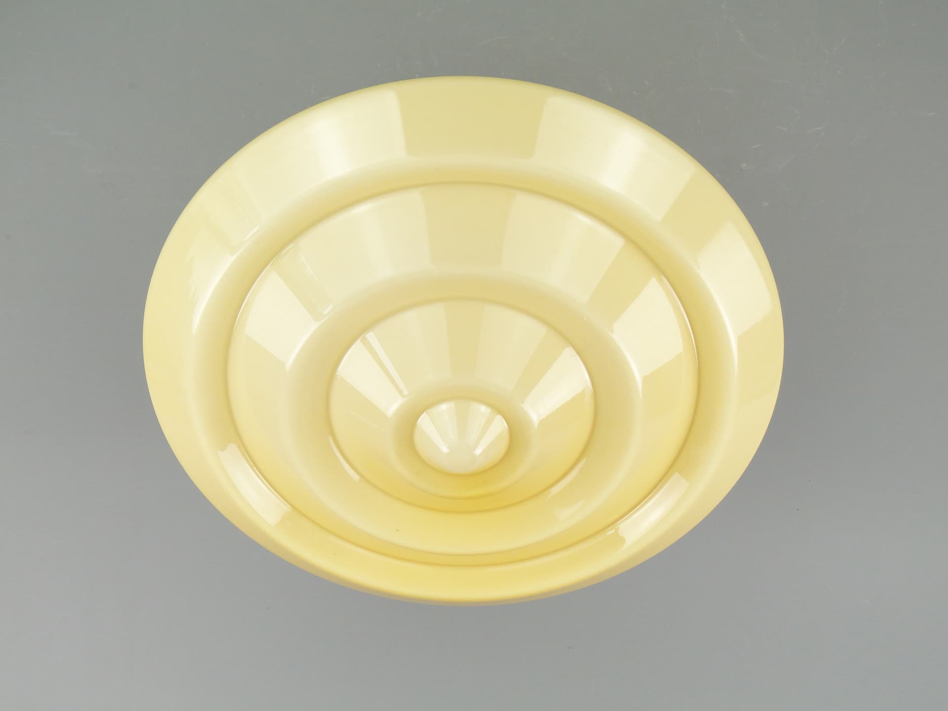 Plafon Art Deco, beżowy, szkło, mosiądz, Polska, lata 60. - 297642