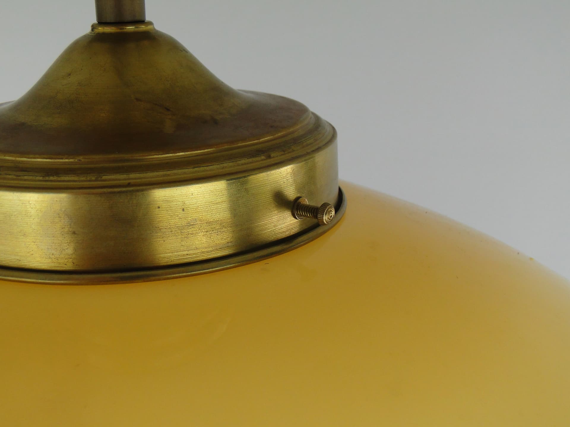 Plafon Art Deco, beżowy, szkło, mosiądz, Polska, lata 60. - 297644