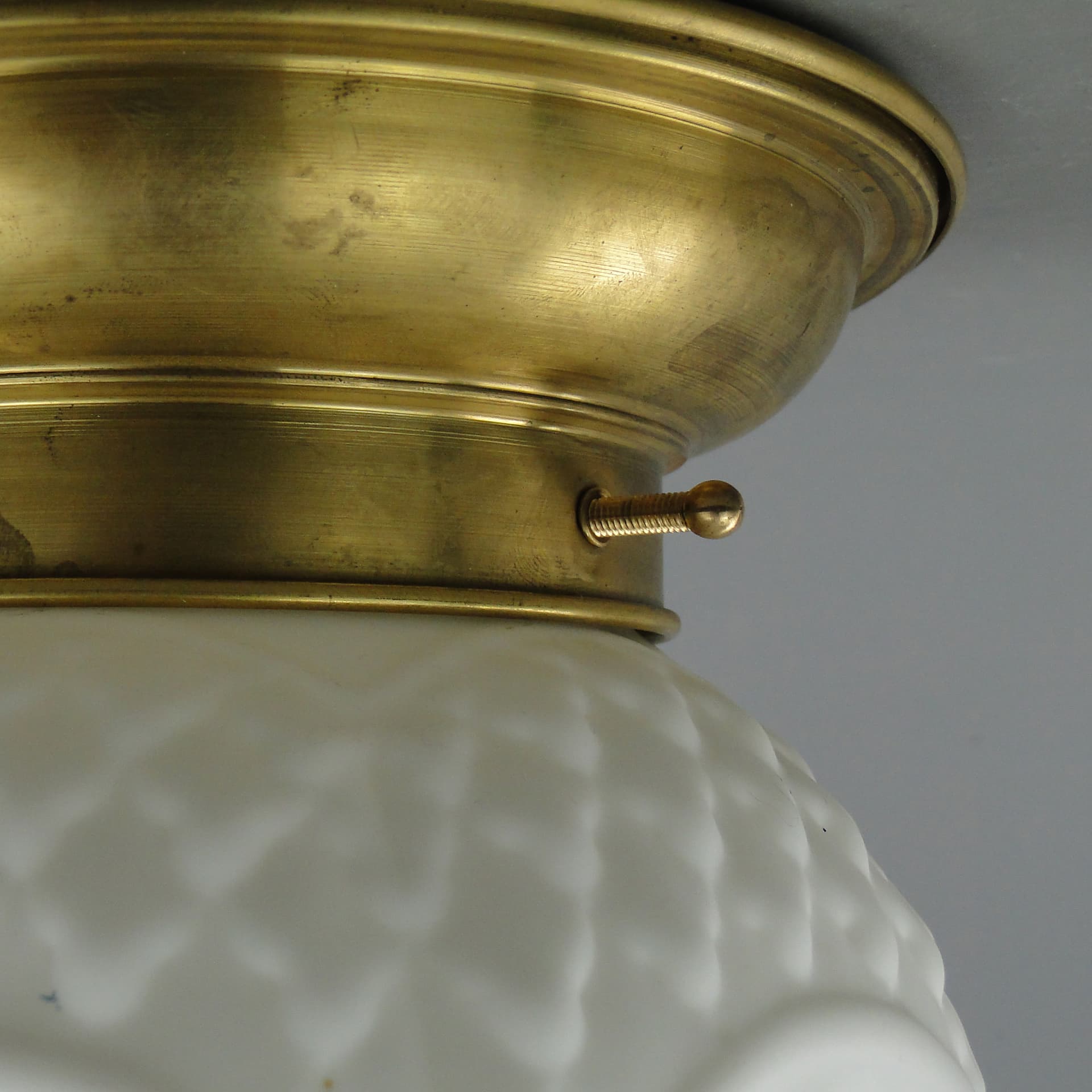 Plafon Art Deco, biały czarny, mosiądz szkło, Polska, lata 20. - 297777