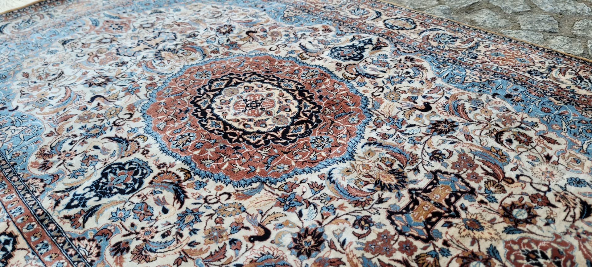 Dywan Isfahan 112x64 cm, jedwab beżowy czerwony niebieski, Iran - 297789