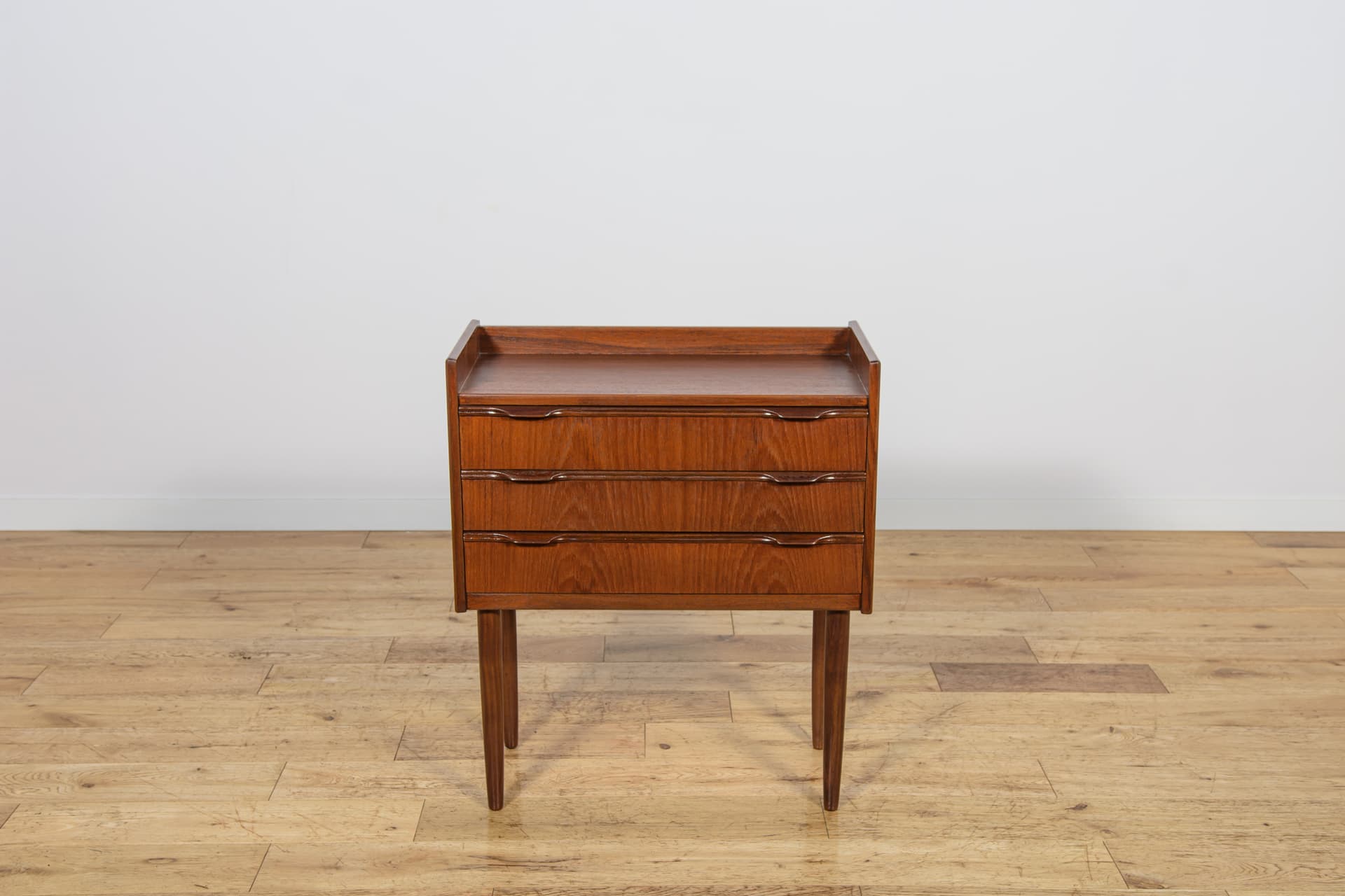 Komoda mała, teak brązowy, proj. H. Jørgensen, Fredericia, Dania, lata 60. - 298348