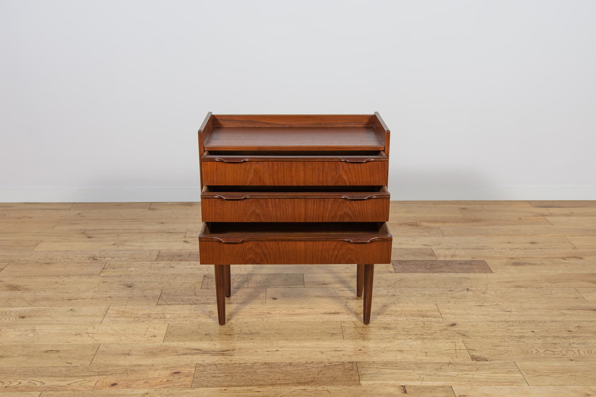 Komoda mała, teak brązowy, proj. H. Jørgensen, Fredericia, Dania, lata 60. - 298353