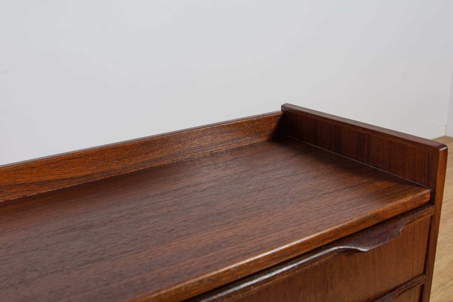 Komoda mała, teak brązowy, proj. H. Jørgensen, Fredericia, Dania, lata 60. - 298357