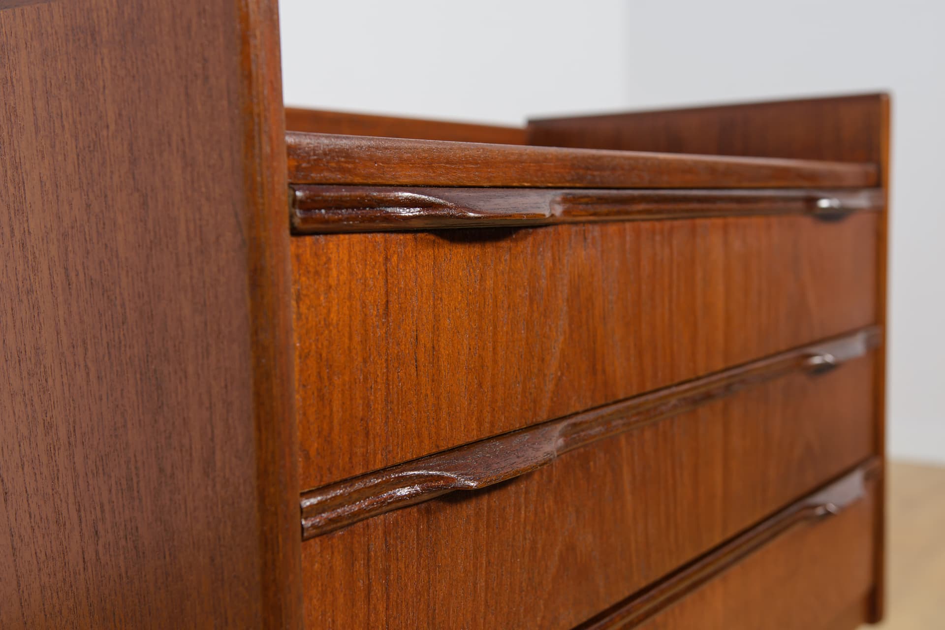 Komoda mała, teak brązowy, proj. H. Jørgensen, Fredericia, Dania, lata 60. - 298358