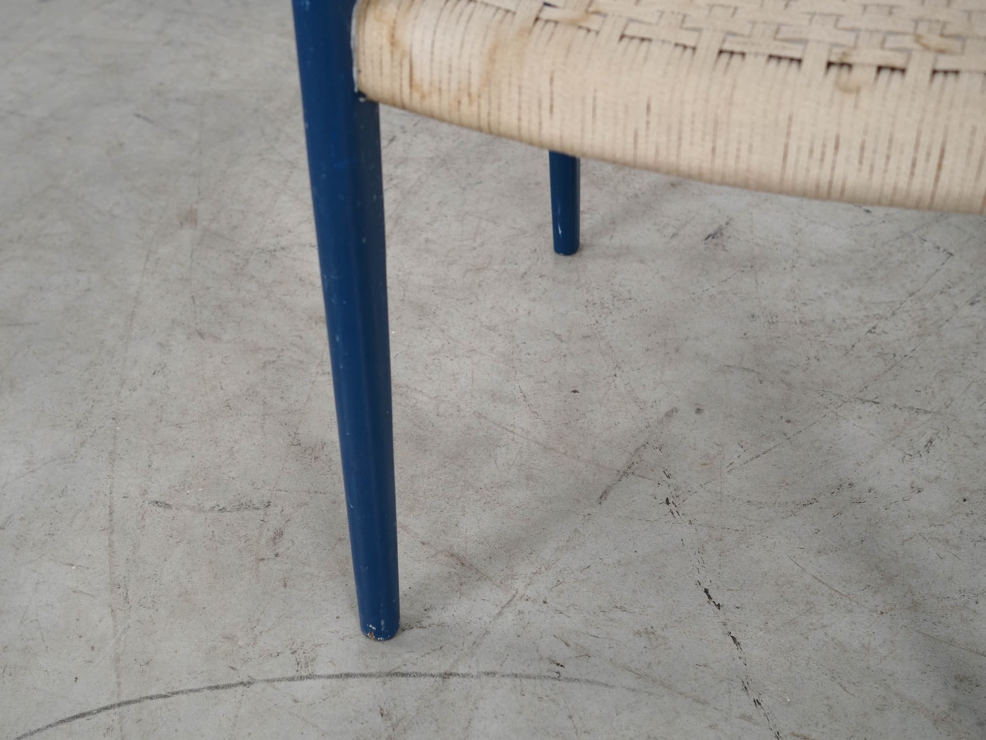 Krzesło, teak niebieski, sznurek beżowy, proj. N. O. Møller, Dania, lata 60. - 298400