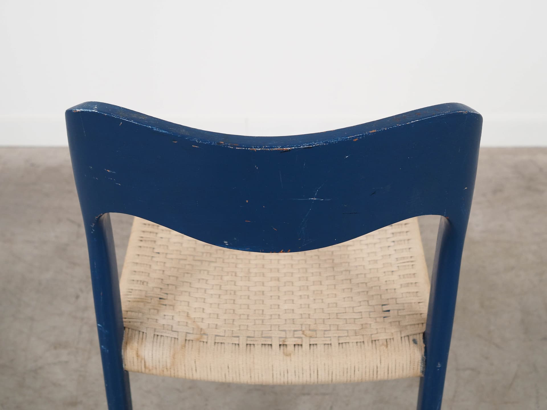 Krzesło, teak niebieski, sznurek beżowy, proj. N. O. Møller, Dania, lata 60. - 298395