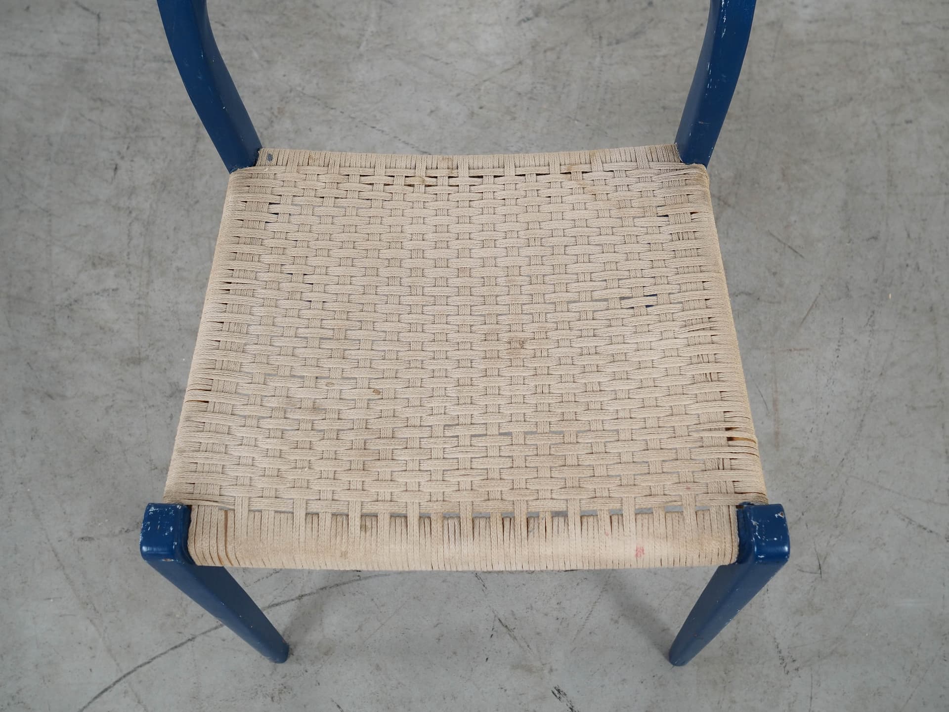 Krzesło, teak niebieski, sznurek beżowy, proj. N. O. Møller, Dania, lata 60. - 298403