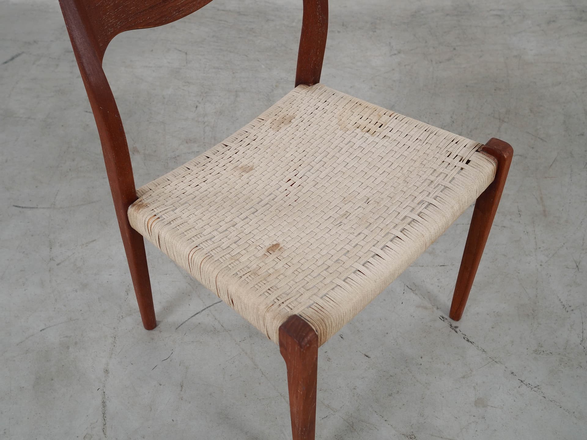 Krzesło, brązowy teak, sznurek beżowy, proj. N. O. Møller, Dania, lata 60. - 298419