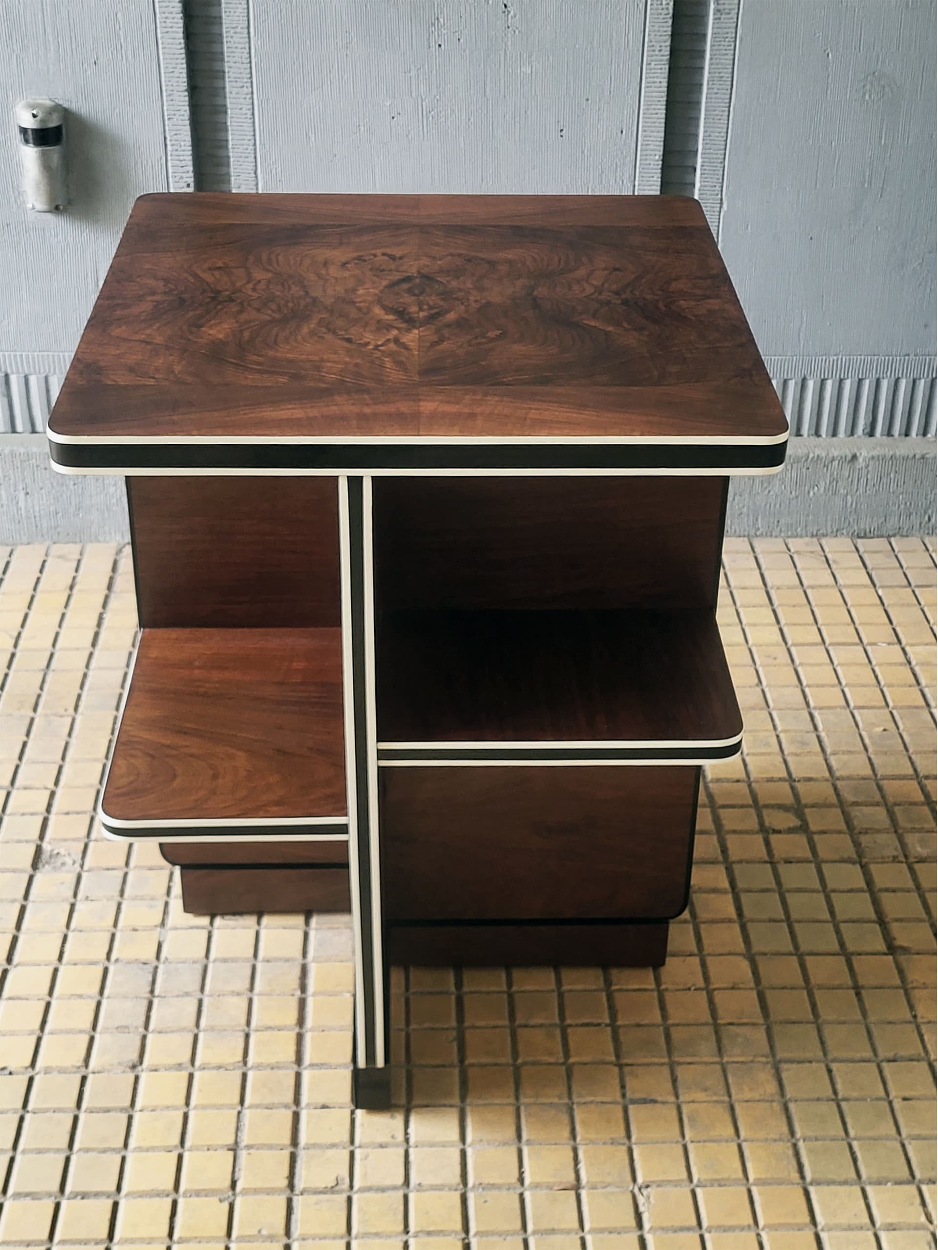 Coffee Table Art Deco, walnut, United Kingdom, 1930s. - 298580