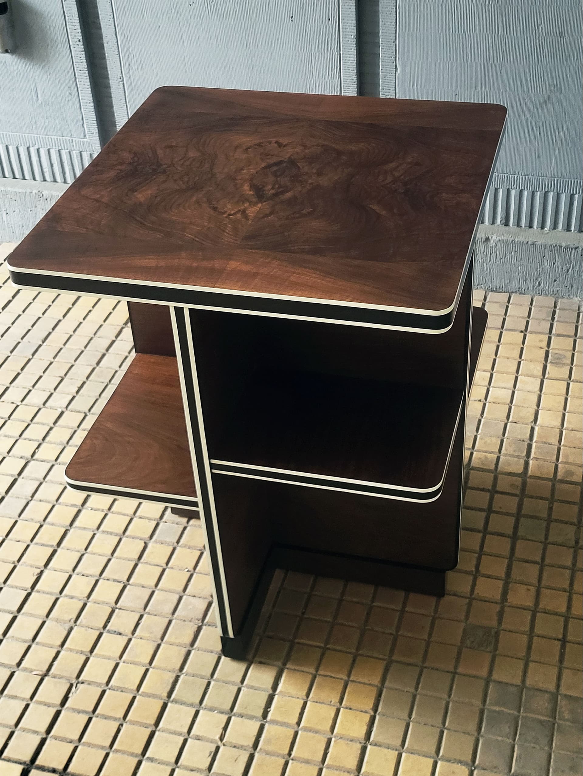 Coffee Table Art Deco, walnut, United Kingdom, 1930s. - 298581