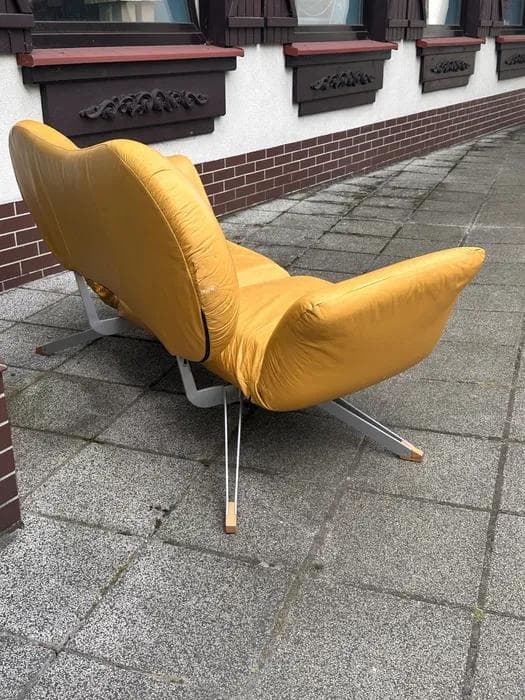 Sofa Arnold, yellow, leather, metal, wood, Italy, 1980s. - 298651