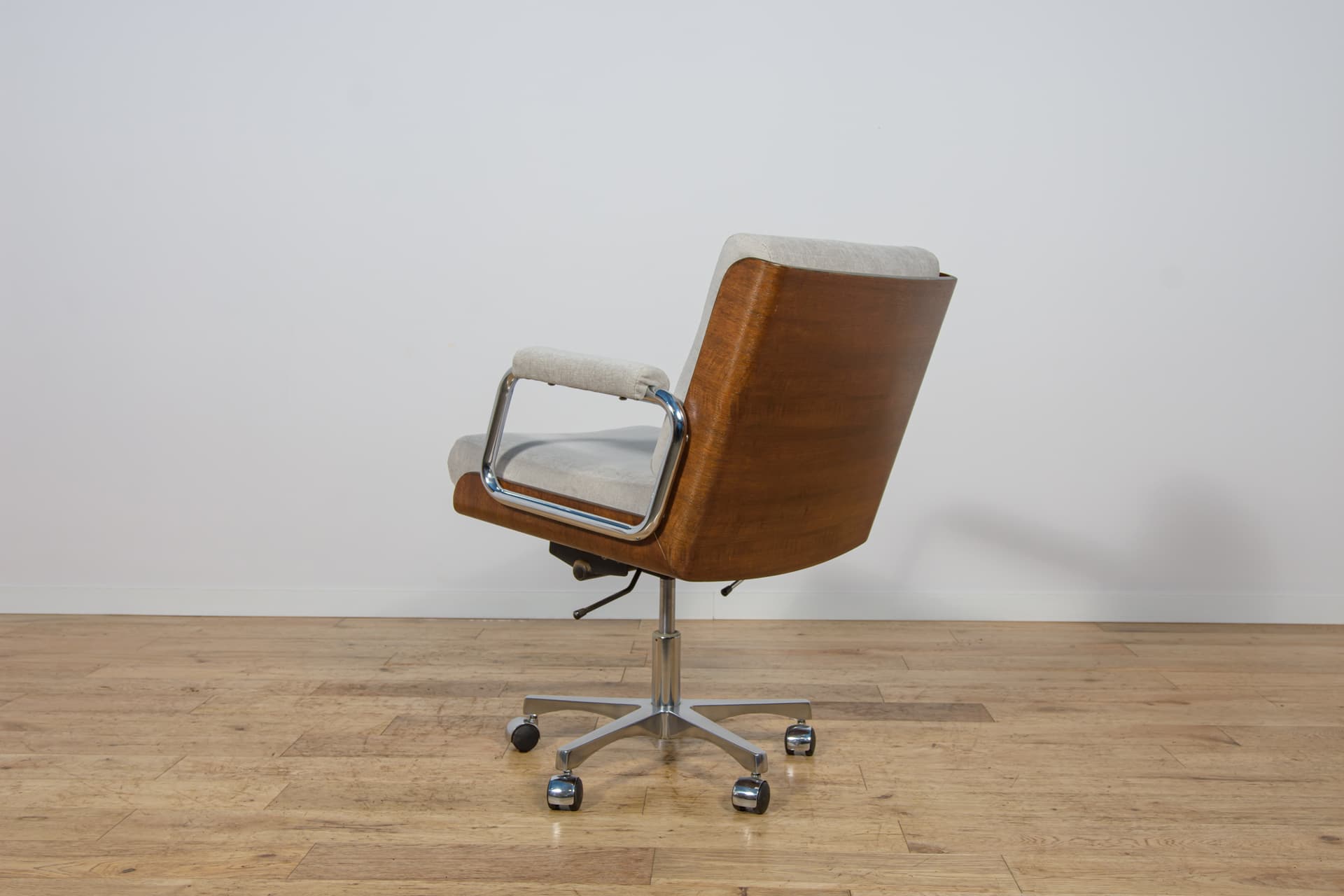 Fotel biurowy obrotowy, beżowy, teak, tkanina syntetyczna, chrom, Wielka Brytania, lata 70. - 298661