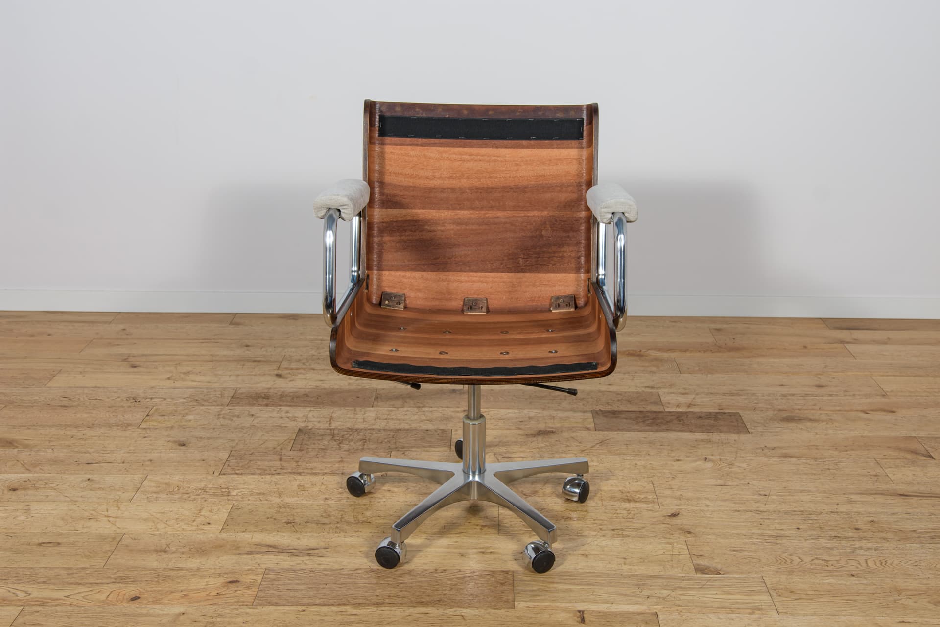 Fotel biurowy obrotowy, beżowy, teak, tkanina syntetyczna, chrom, Wielka Brytania, lata 70. - 298663