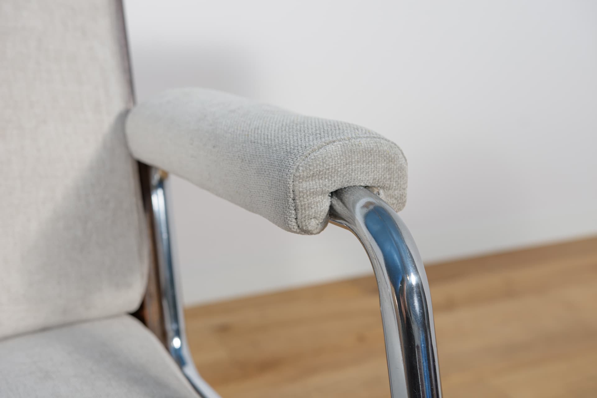 Fotel biurowy obrotowy, beżowy, teak, tkanina syntetyczna, chrom, Wielka Brytania, lata 70. - 298664