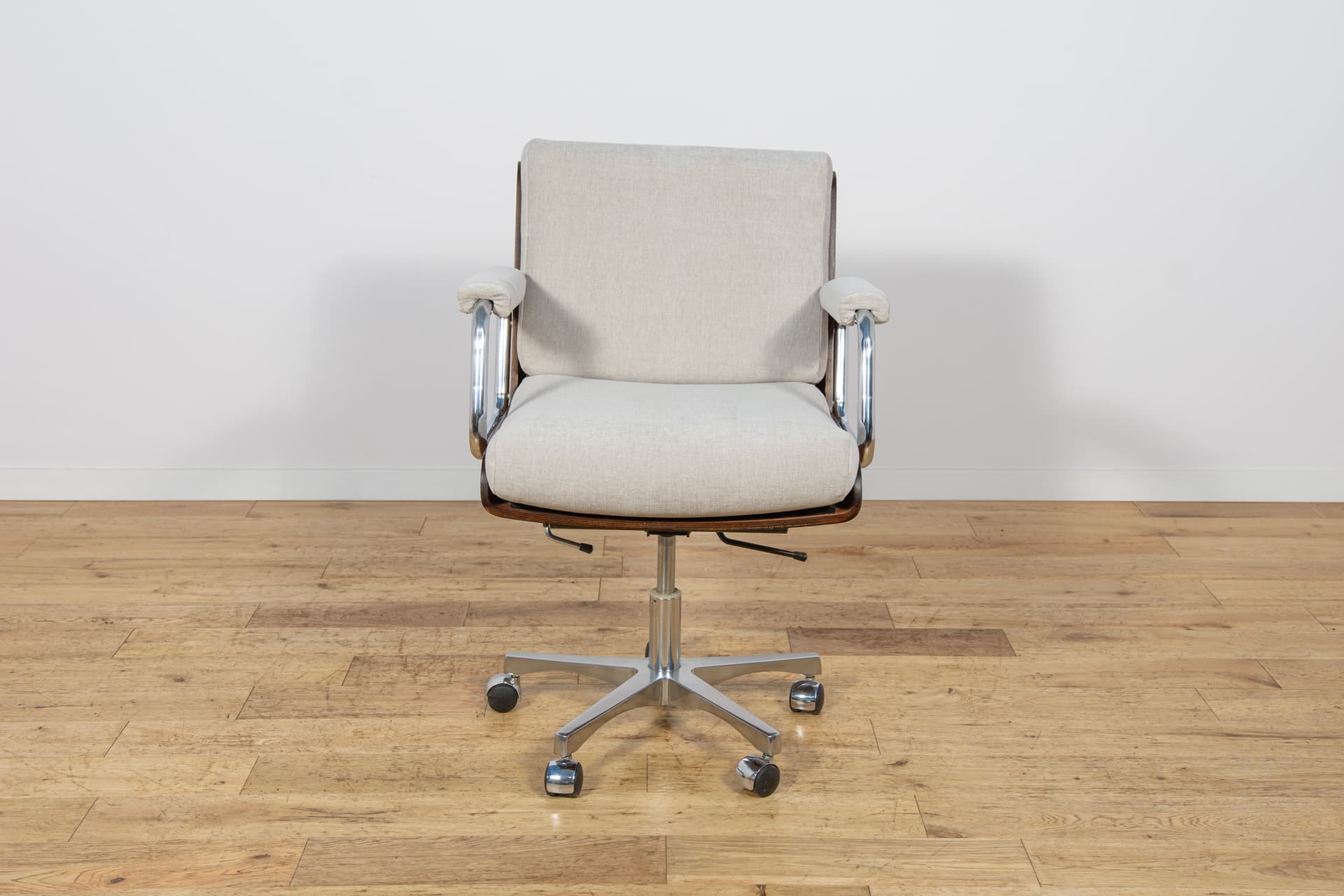 Fotel biurowy obrotowy, beżowy, teak, tkanina syntetyczna, chrom, Wielka Brytania, lata 70. - 298658