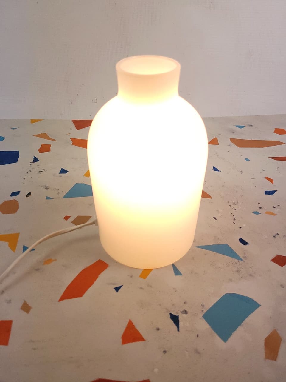 Table lamp, white glass, Société Centrale d'Eclairage SCE, France, 1990s. - 298729