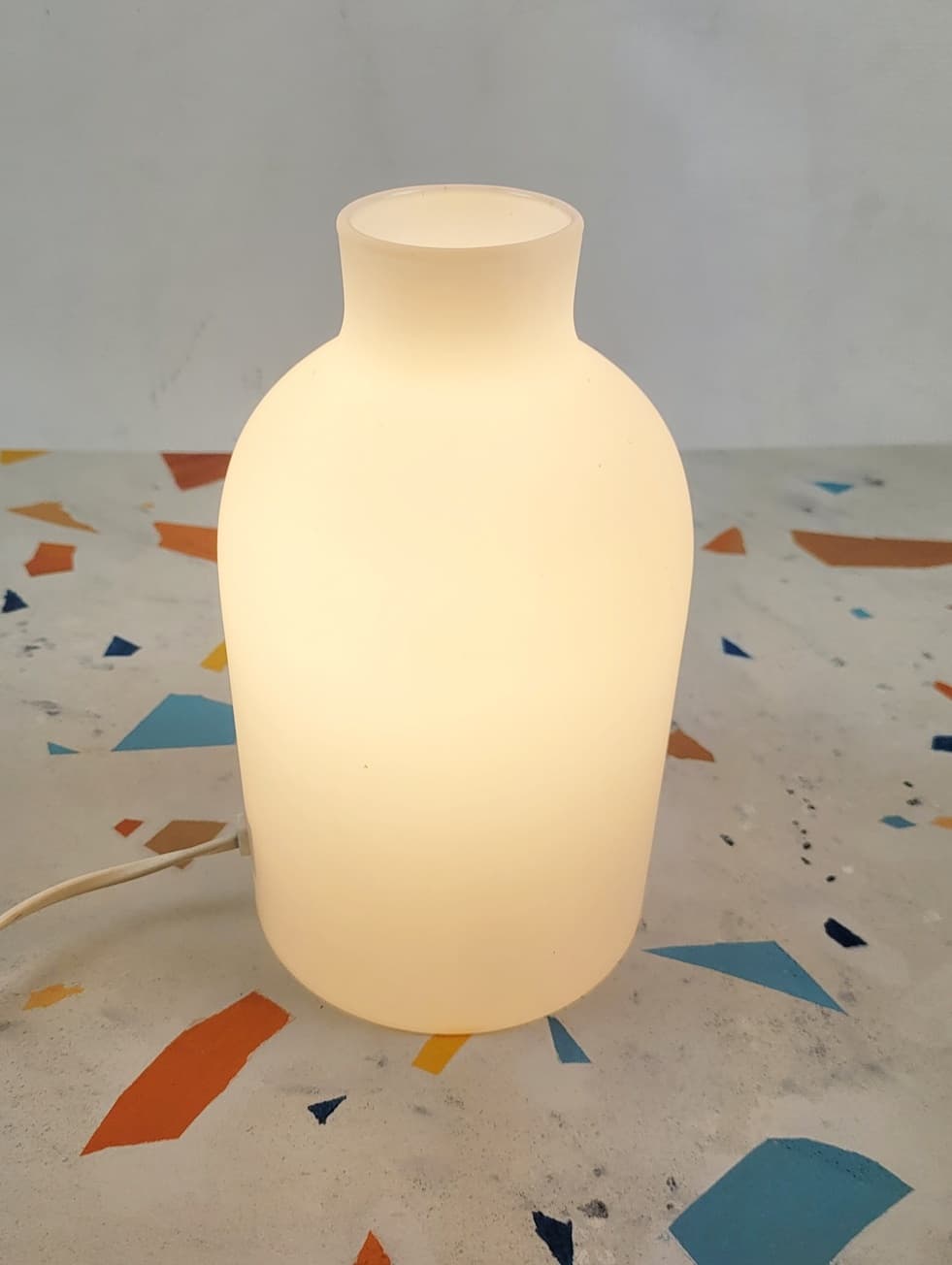 Table lamp, white glass, Société Centrale d'Eclairage SCE, France, 1990s. - 298728
