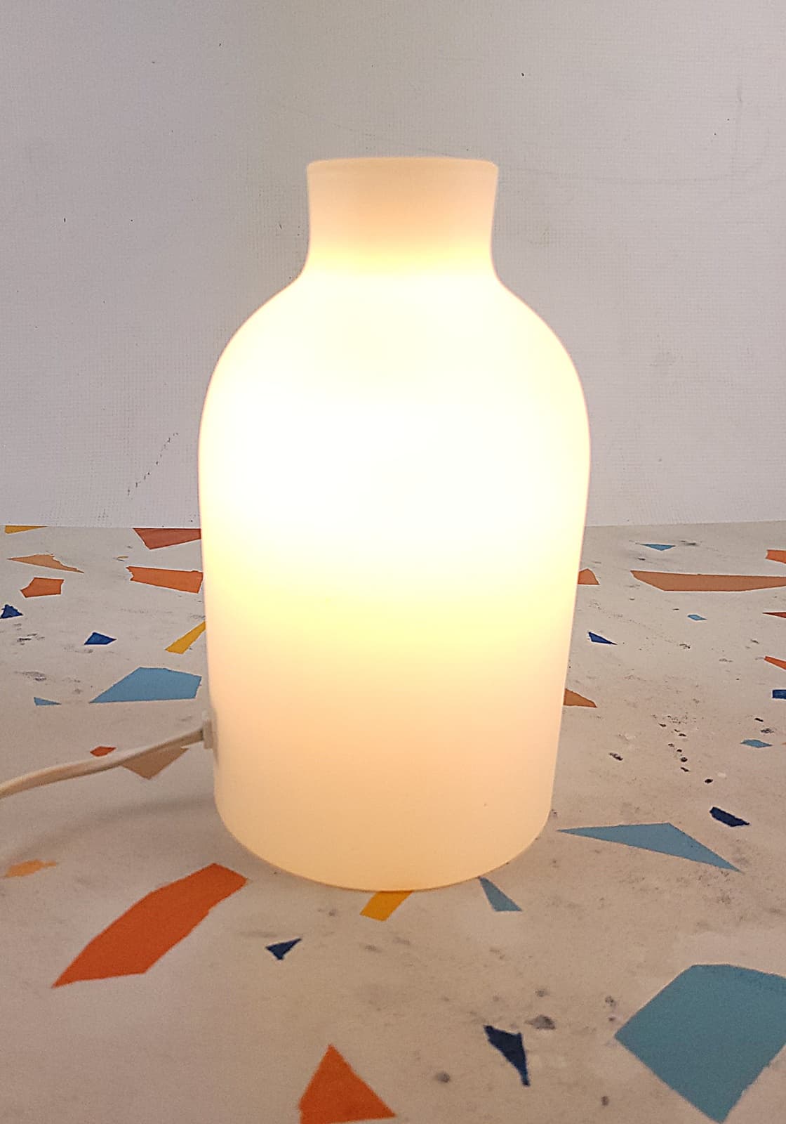 Table lamp, white glass, Société Centrale d'Eclairage SCE, France, 1990s. - 298732