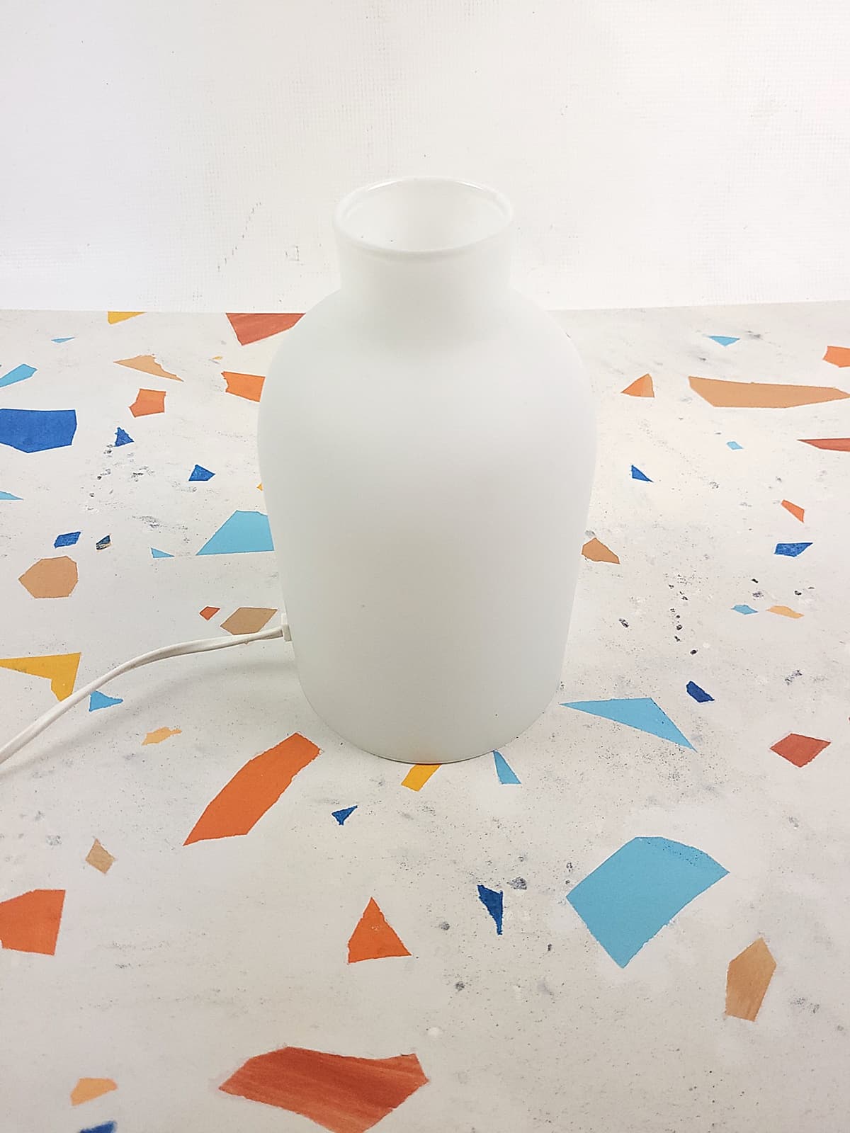 Table lamp, white glass, Société Centrale d'Eclairage SCE, France, 1990s. - 298727