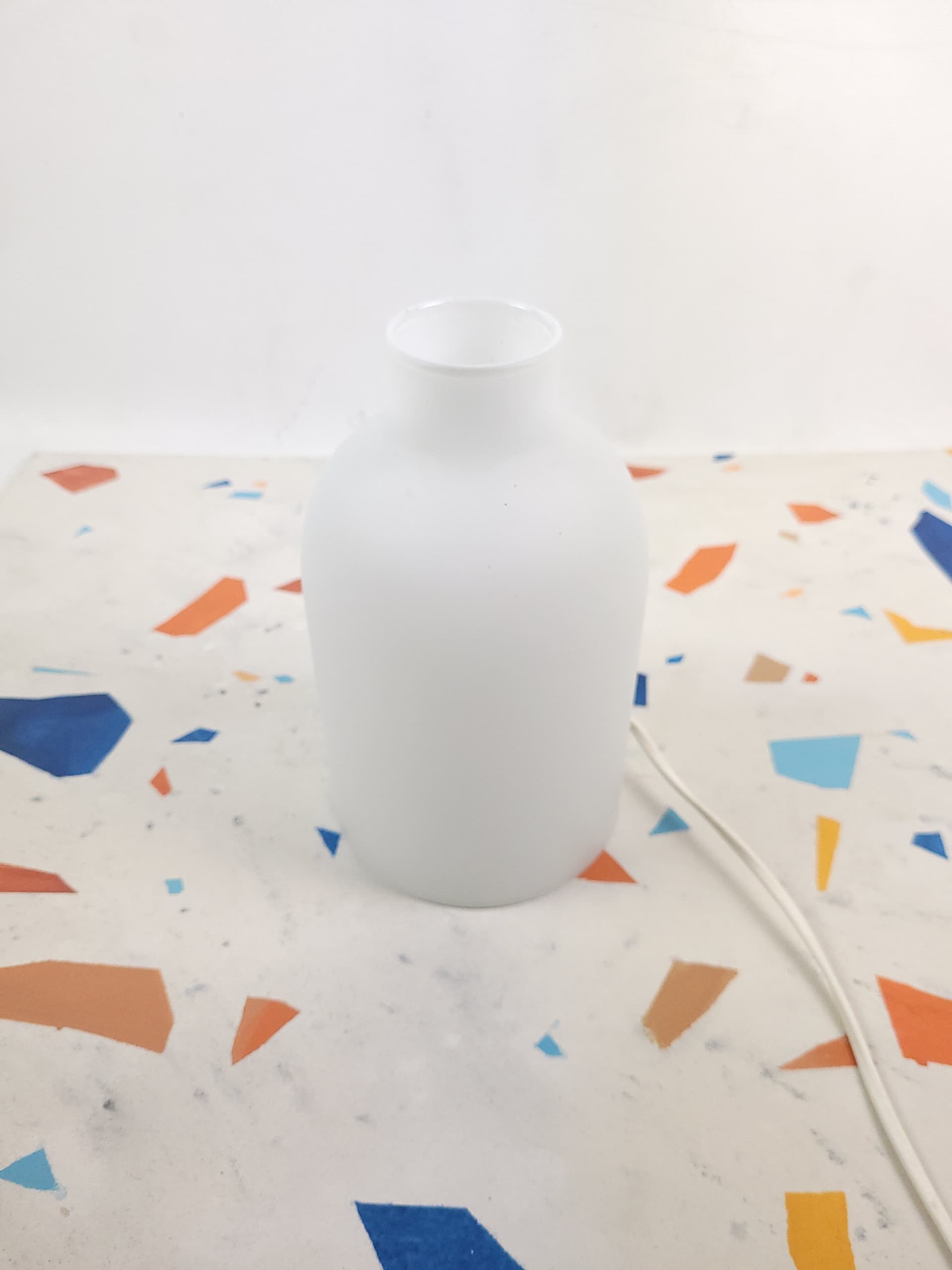 Table lamp, white glass, Société Centrale d'Eclairage SCE, France, 1990s. - 298730