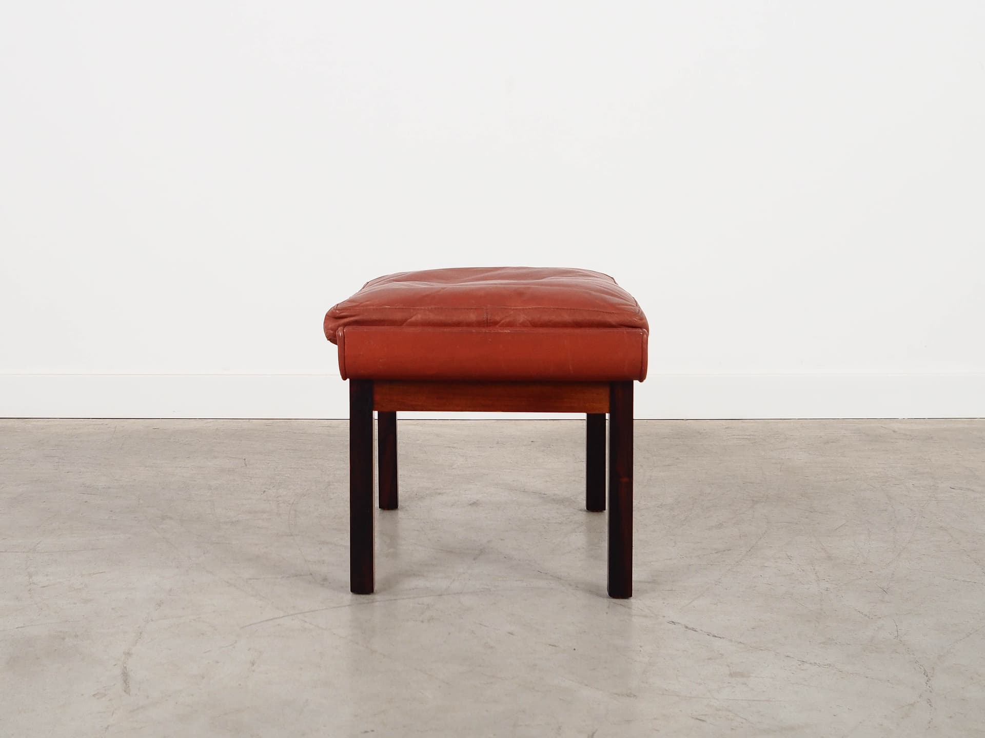 Ottoman, brick red leather, rosewood, by F. Juhl, Denmark, 1970s. - 298785