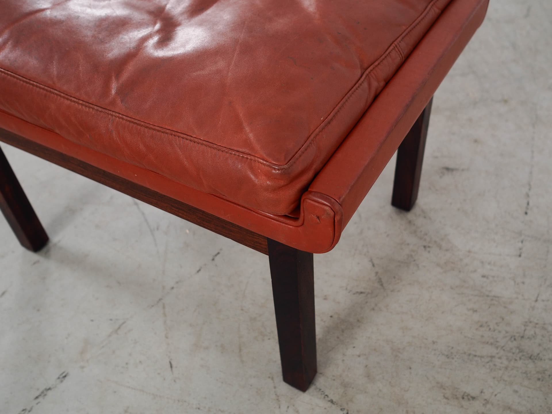 Ottoman, brick red leather, rosewood, by F. Juhl, Denmark, 1970s. - 298790