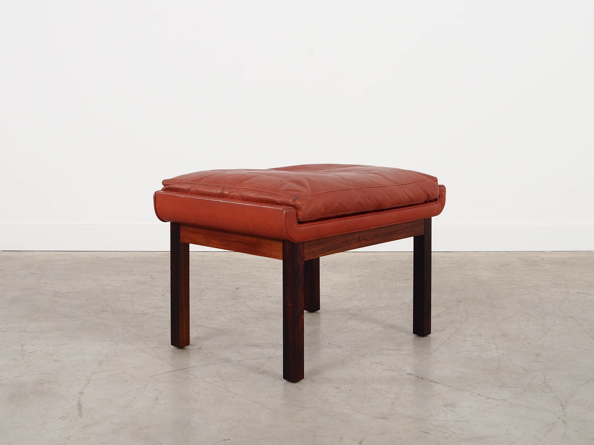 Ottoman, brick red leather, rosewood, by F. Juhl, Denmark, 1970s. - 298786