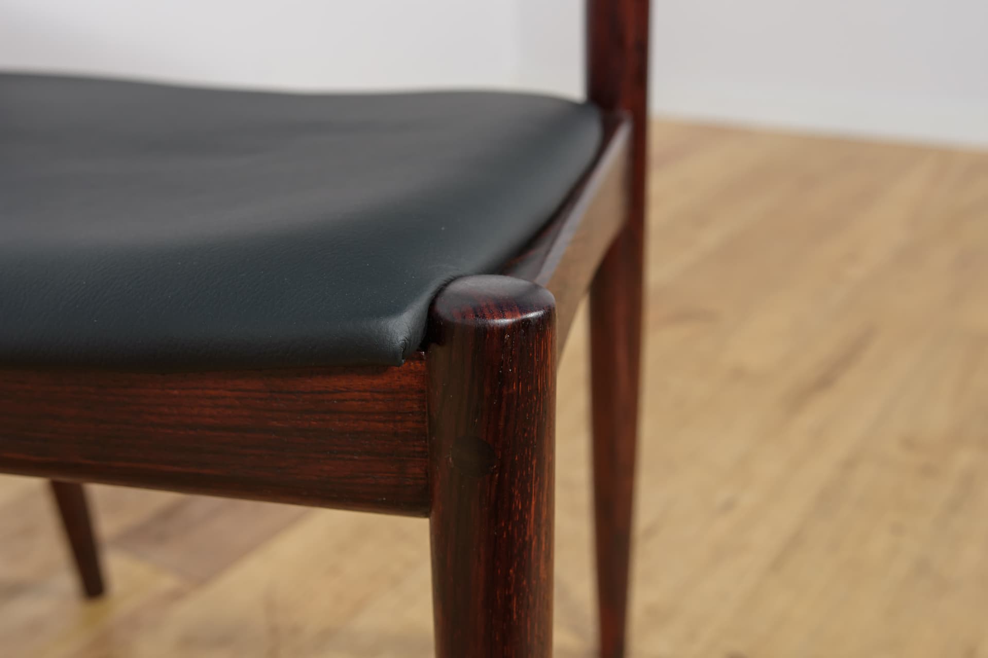 Set of four chairs, brown rosewood, black genuine leather, Uldum Møbelfabrik, Denmark, 1960s. - 298807