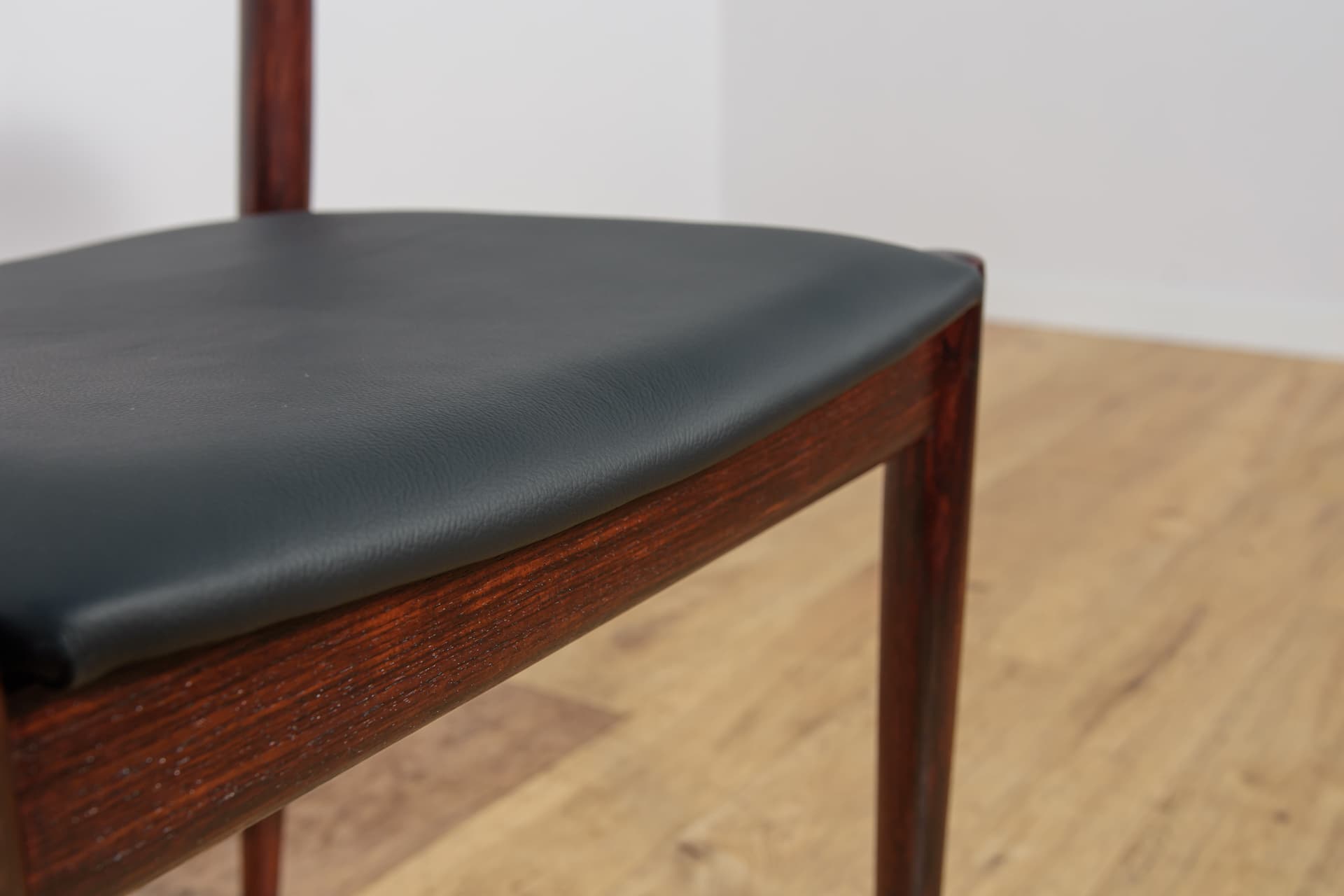 Set of four chairs, brown rosewood, black genuine leather, Uldum Møbelfabrik, Denmark, 1960s. - 298806