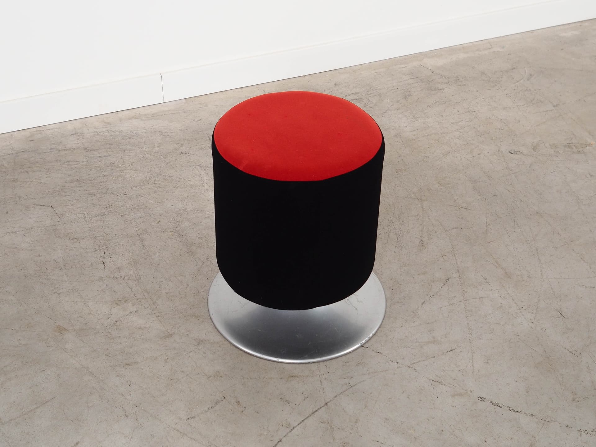 Swivel stool, black red velvet, silver metal, Denmark, 1990s. - 298827