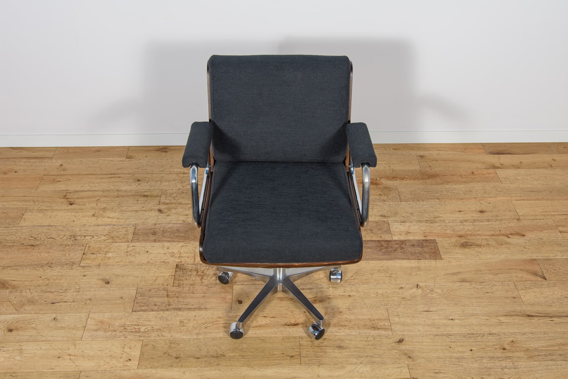 Fotel obrotowy, teak czarny, chrom, proj. G. Russell, Wielka Brytania, lata 70. - 298837