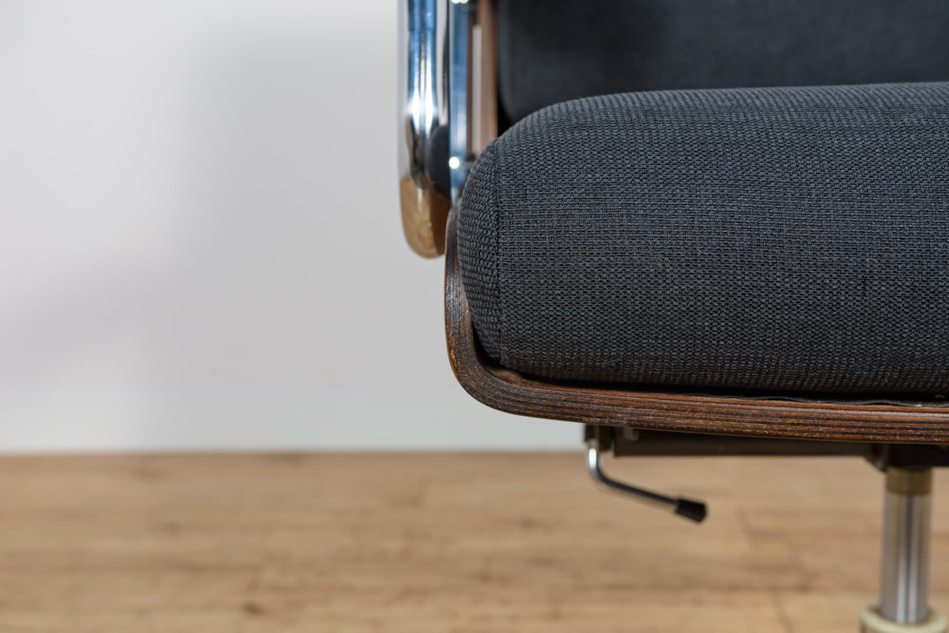 Fotel obrotowy, teak czarny, chrom, proj. G. Russell, Wielka Brytania, lata 70. - 298843