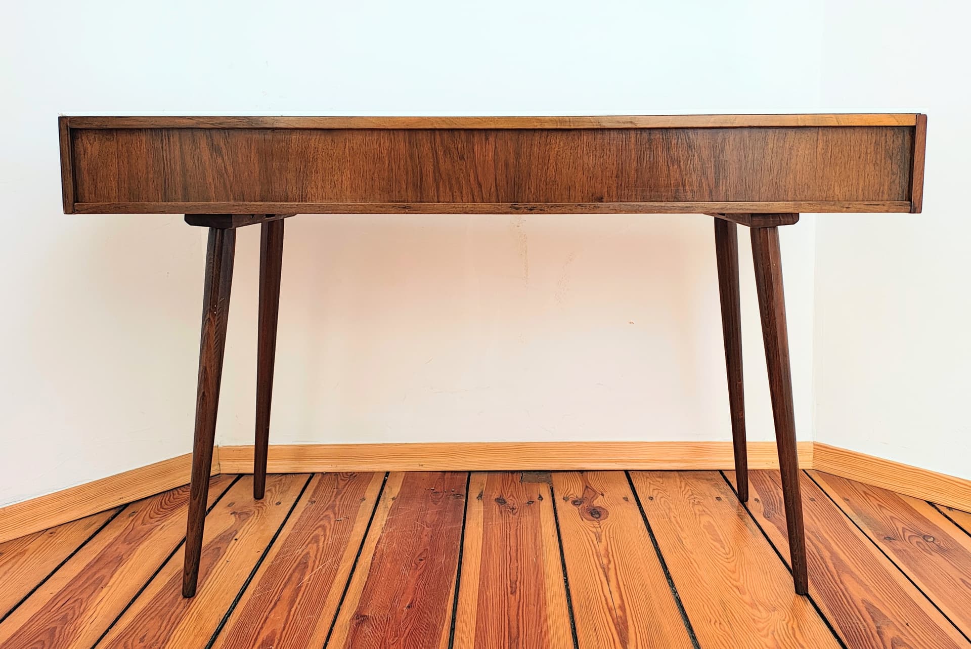 Konsolka biurko, jasnobrązowy, drewno, uchwyty metal czarny, proj. M. Pozar, UP Závody, Czechosłowacja, lata 60. - 299025