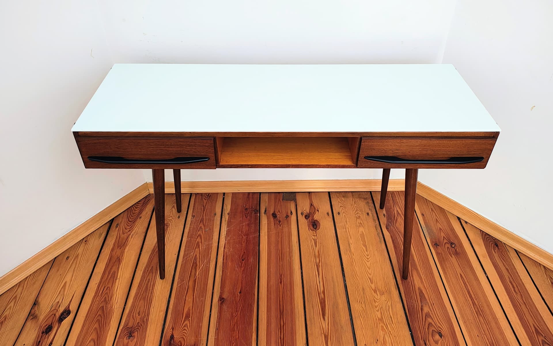 Konsolka biurko, jasnobrązowy, drewno, uchwyty metal czarny, proj. M. Pozar, UP Závody, Czechosłowacja, lata 60. - 299033