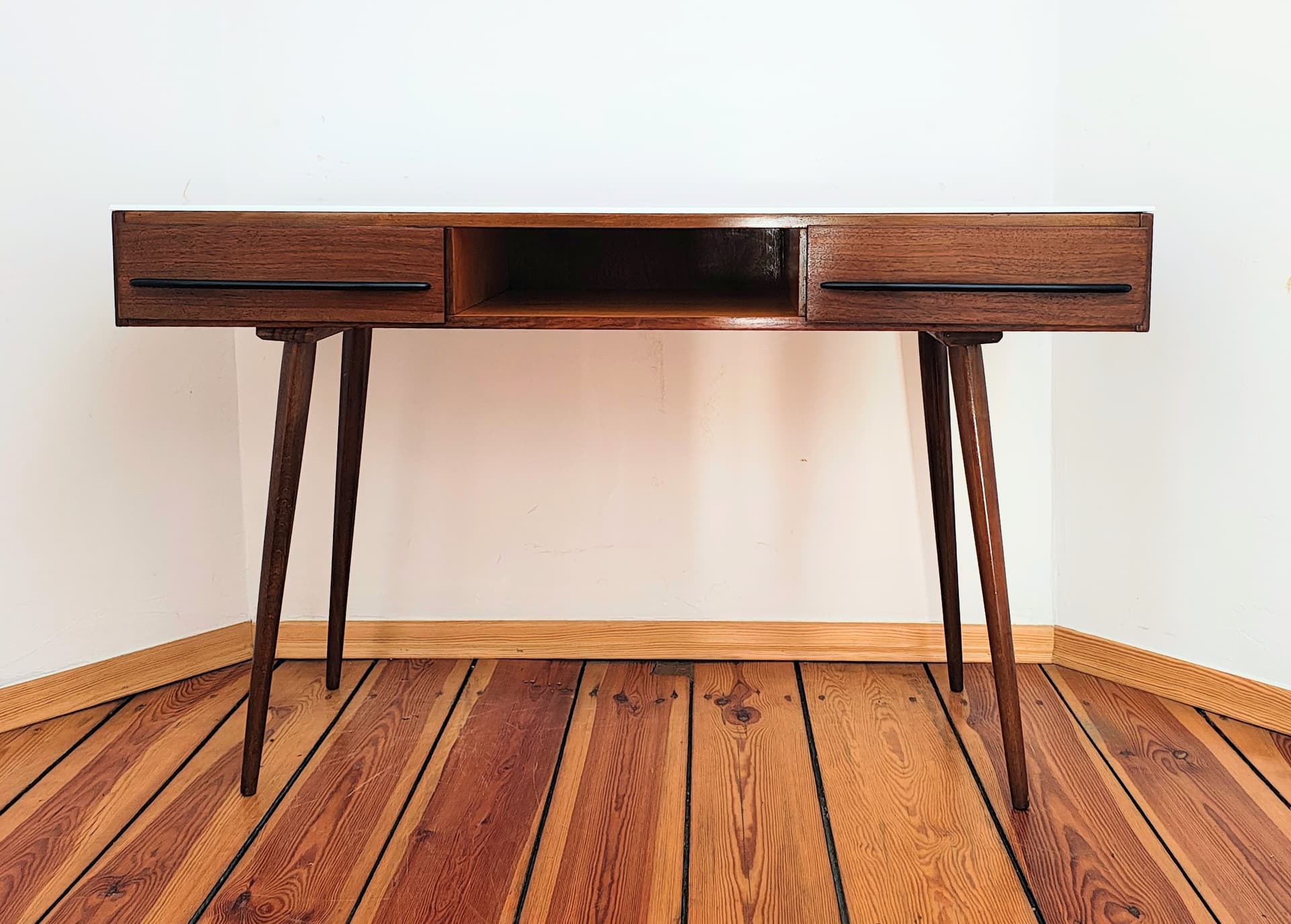 Konsolka biurko, jasnobrązowy, drewno, uchwyty metal czarny, proj. M. Pozar, UP Závody, Czechosłowacja, lata 60. - 299026