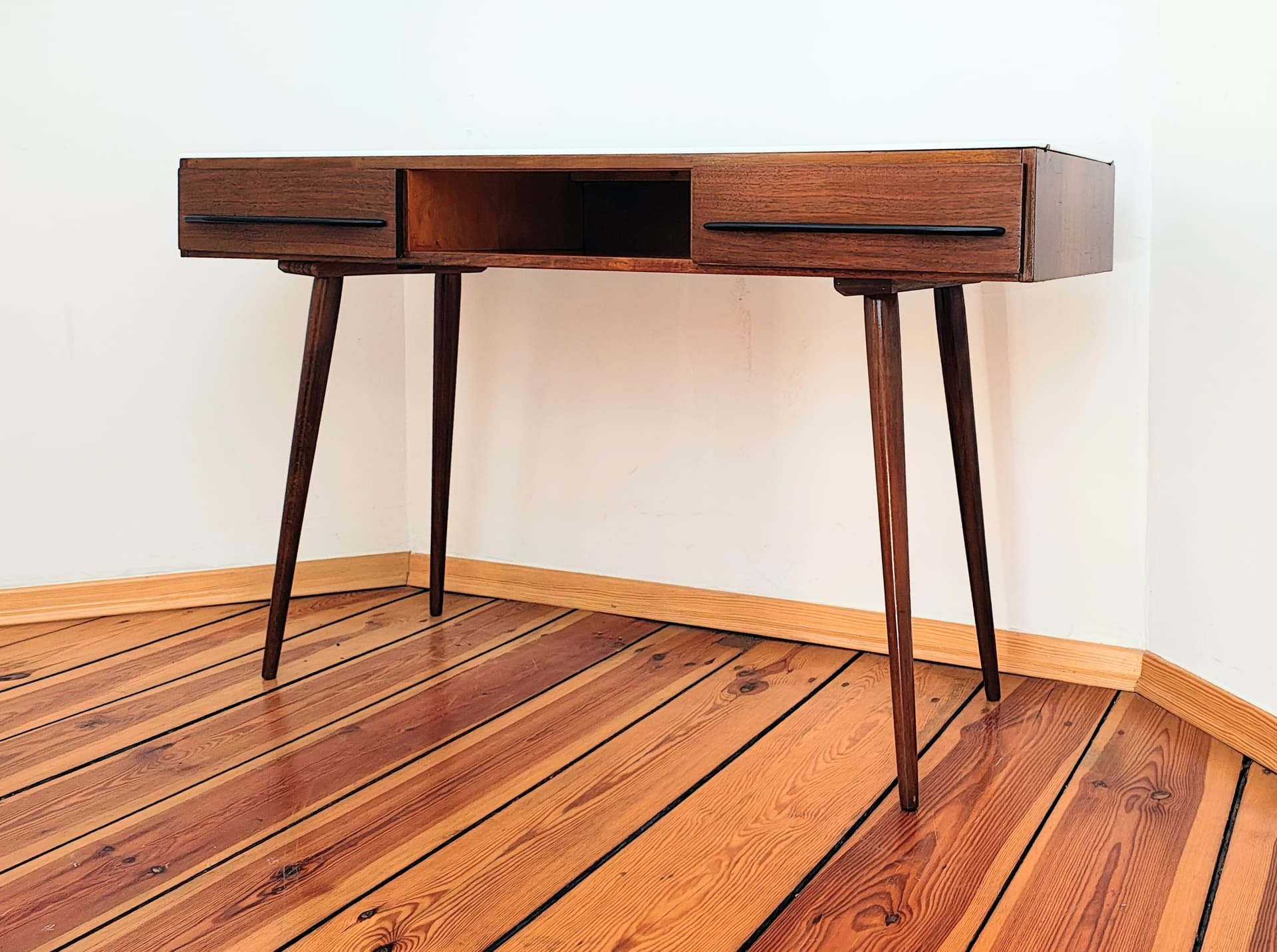 Konsolka biurko, jasnobrązowy, drewno, uchwyty metal czarny, proj. M. Pozar, UP Závody, Czechosłowacja, lata 60. - 299027