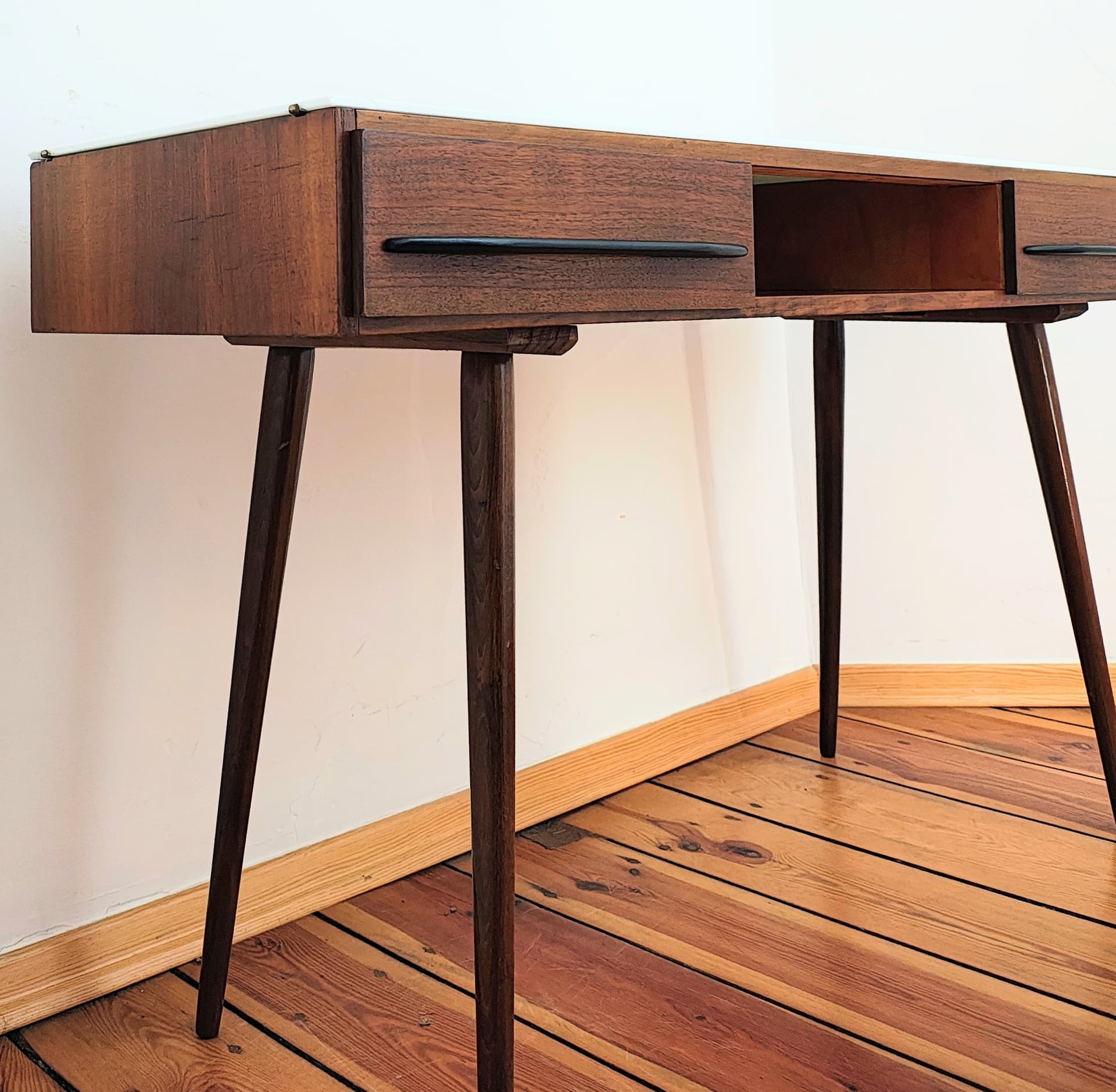 Konsolka biurko, jasnobrązowy, drewno, uchwyty metal czarny, proj. M. Pozar, UP Závody, Czechosłowacja, lata 60. - 299030