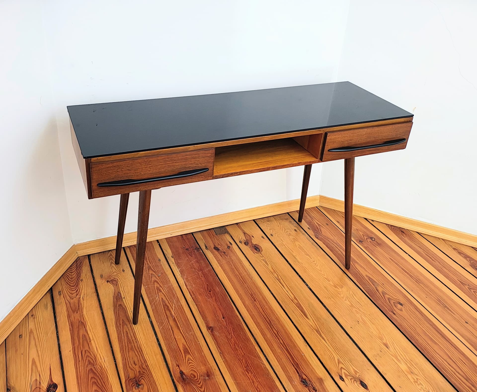 Konsolka biurko, jasnobrązowy, drewno, uchwyty metal czarny, proj. M. Pozar, UP Závody, Czechosłowacja, lata 60. - 299037