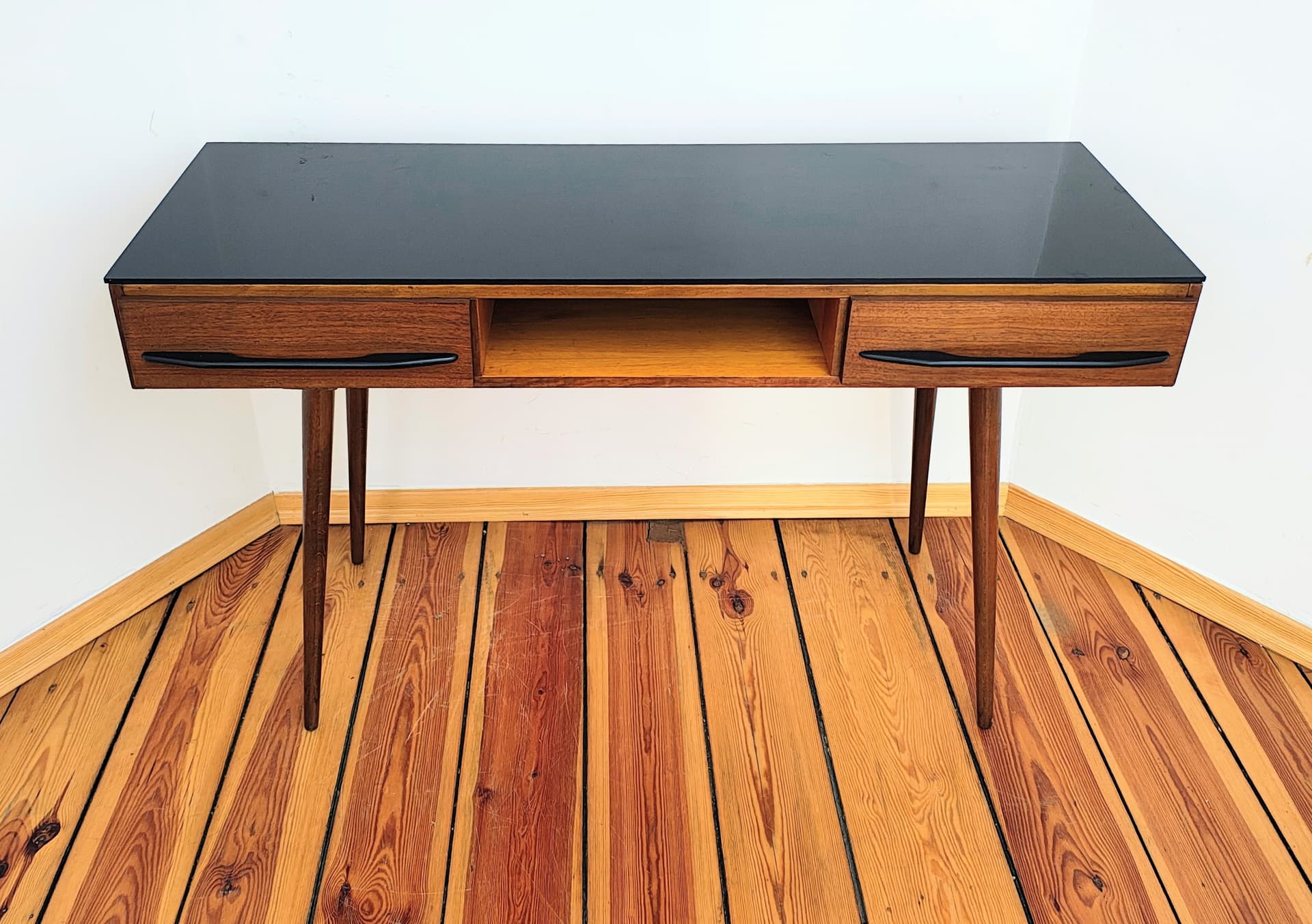 Konsolka biurko, jasnobrązowy, drewno, uchwyty metal czarny, proj. M. Pozar, UP Závody, Czechosłowacja, lata 60. - 299039