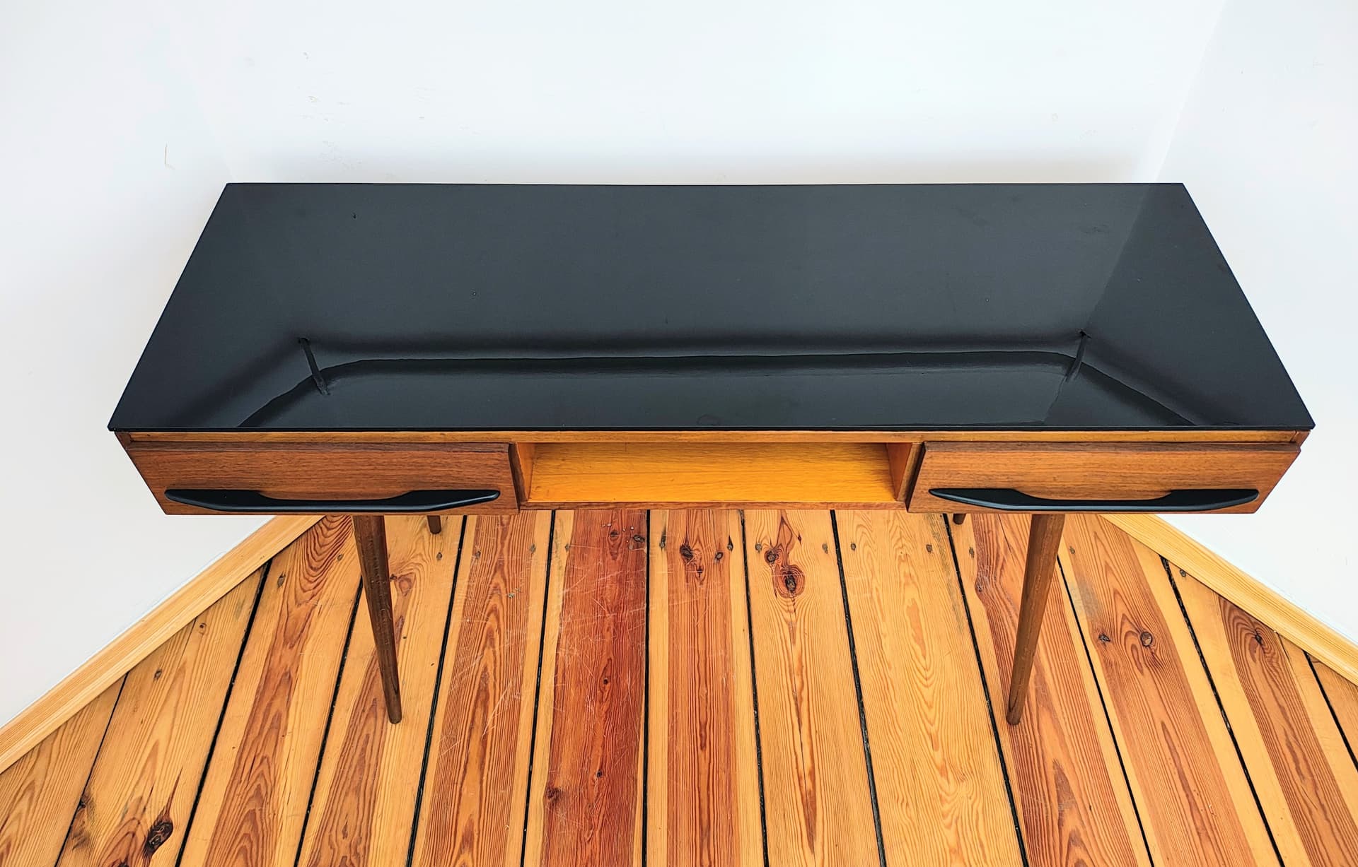 Konsolka biurko, jasnobrązowy, drewno, uchwyty metal czarny, proj. M. Pozar, UP Závody, Czechosłowacja, lata 60. - 299038