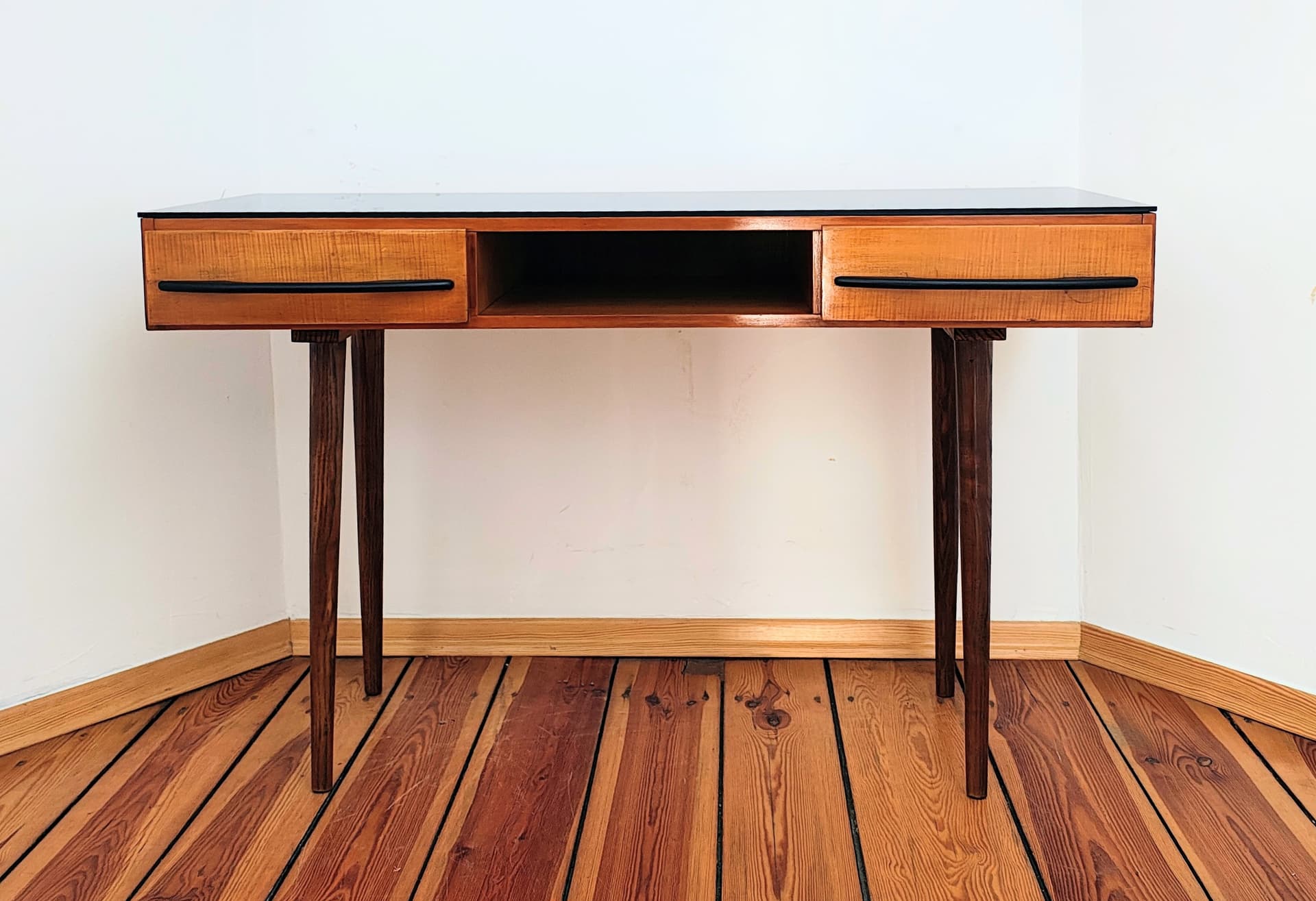 Konsolka biurko, jasnobrązowy dąb, blat czarny, proj. M. Pozar, UP Závody, Czechosłowacja, lata 60. - 299055