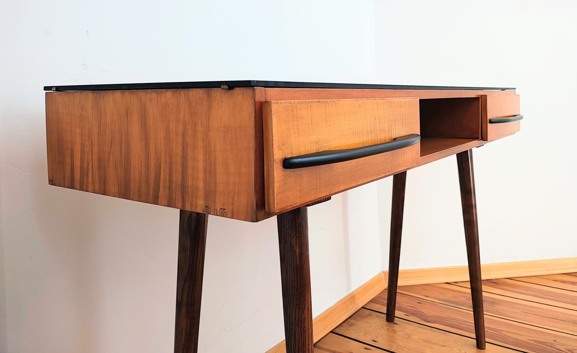 Konsolka biurko, jasnobrązowy dąb, blat czarny, proj. M. Pozar, UP Závody, Czechosłowacja, lata 60. - 299060