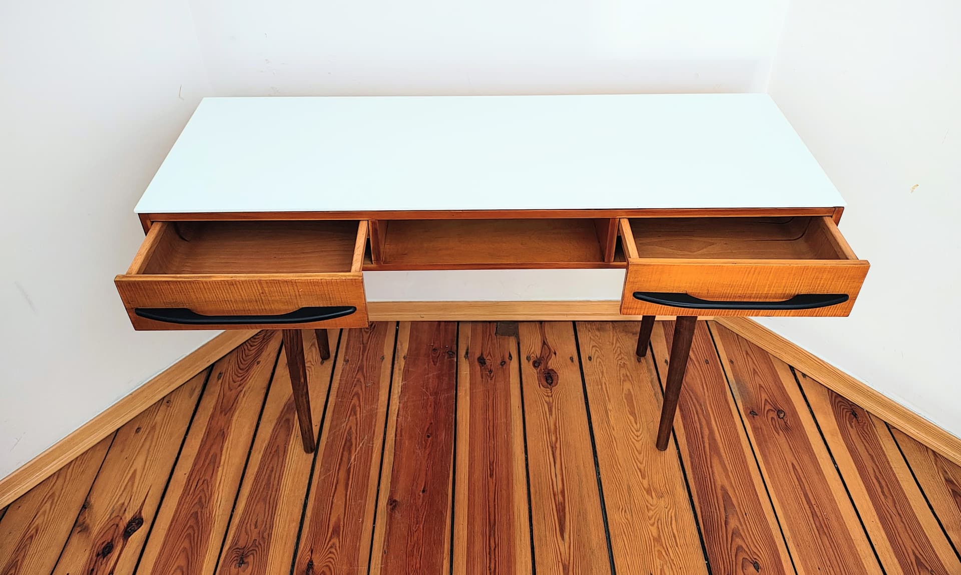 Konsolka biurko, jasnobrązowy dąb, blat czarny, proj. M. Pozar, UP Závody, Czechosłowacja, lata 60. - 299069