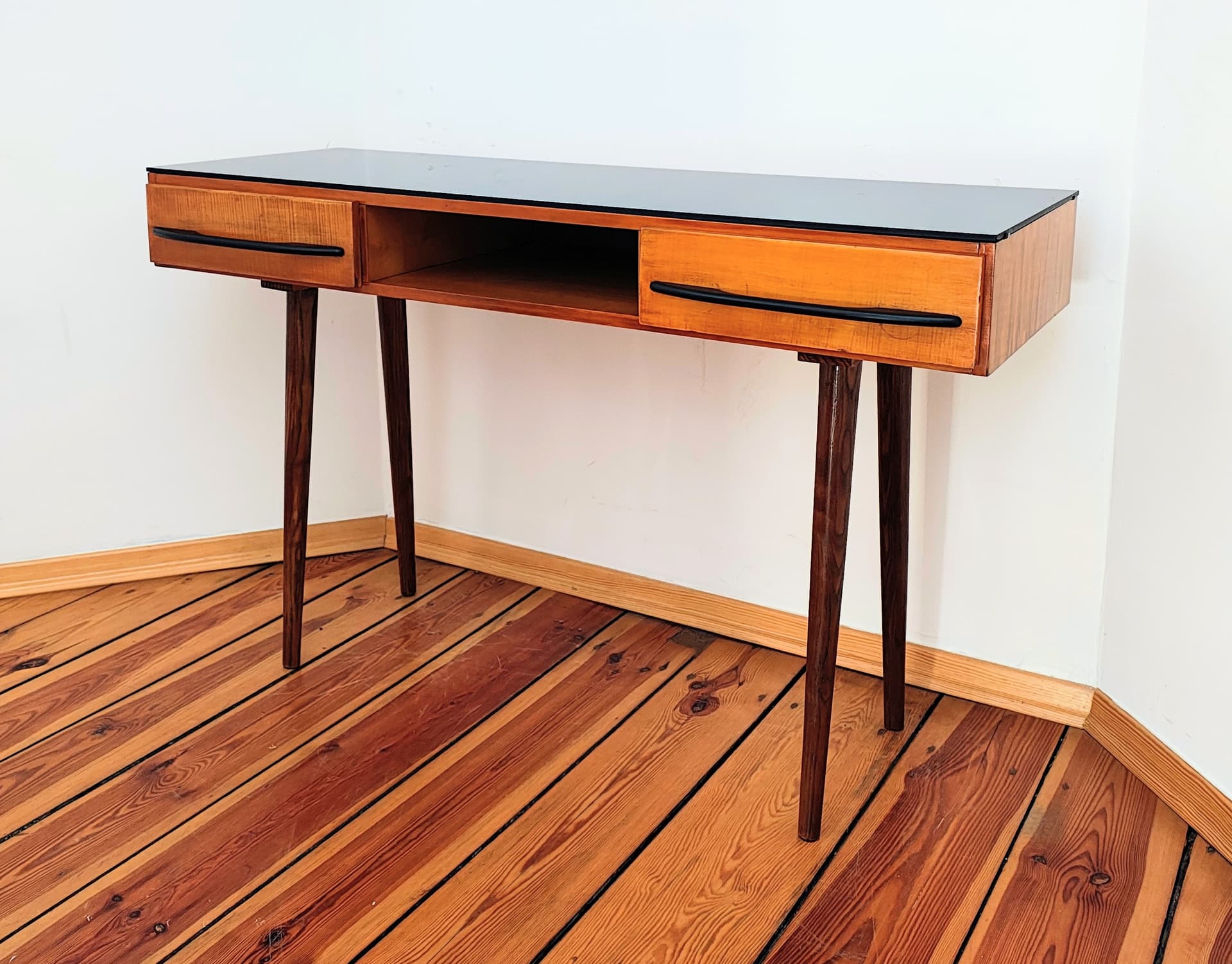 Konsolka biurko, jasnobrązowy dąb, blat czarny, proj. M. Pozar, UP Závody, Czechosłowacja, lata 60. - 299057